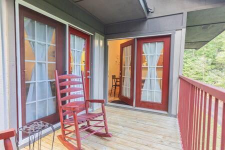 G Sasquatch Sleeps 13 * Gatlinburg