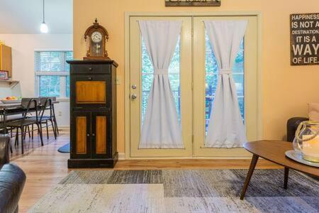 Holiday home G Sasquatch Sleeps 13