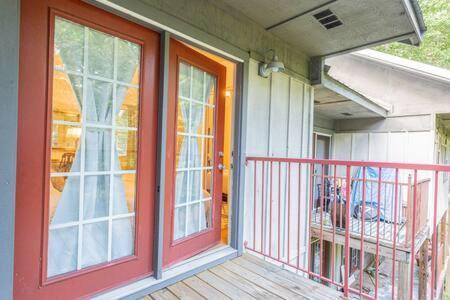 G Sasquatch Sleeps 13 * Gatlinburg