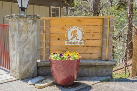 G Sasquatch Sleeps 13 Holiday home Gatlinburg