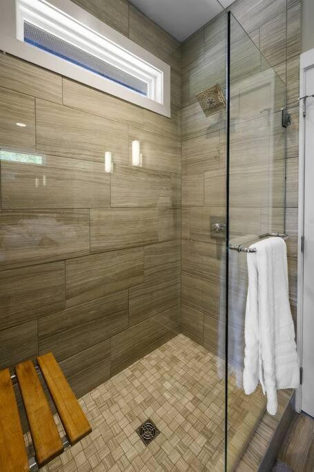Modern Near Smoky Mountain National Park Villa *