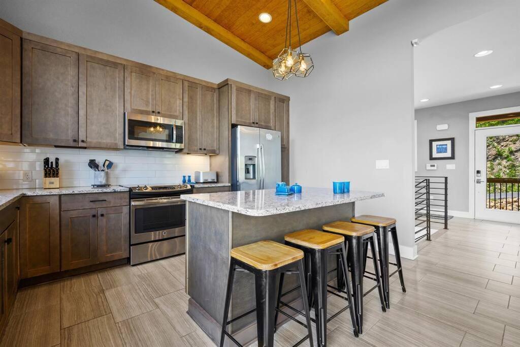 Modern Near Smoky Mountain National Park