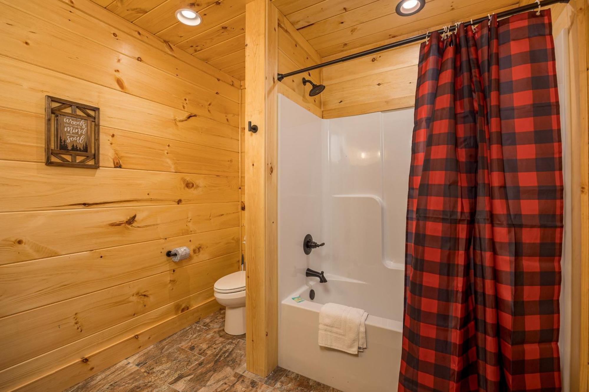 Hidden Gem For Up To 10 With Wi-fi, Game Room, Hot Tub And Swim Spa, Close To Town, Private *