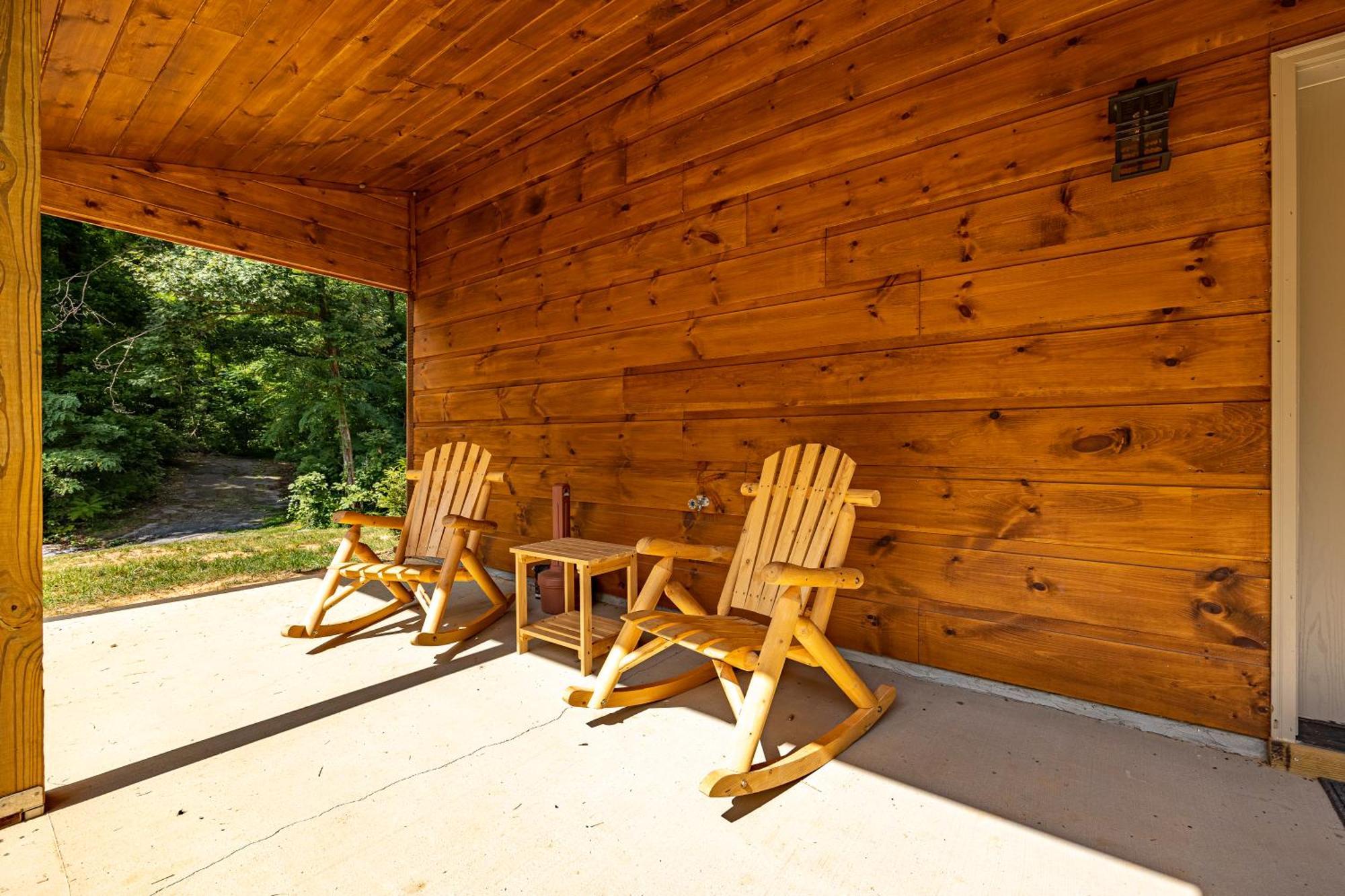 Holiday home Hidden Gem For Up To 10 With Wi-fi, Game Room, Hot Tub And Swim Spa, Close To Town, Private *