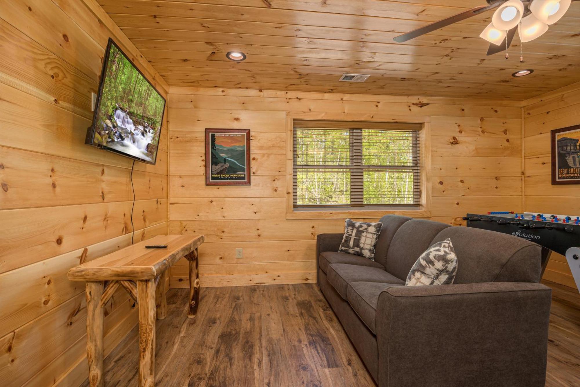 Hidden Gem For Up To 10 With Wi-fi, Game Room, Hot Tub And Swim Spa, Close To Town, Private Holiday home