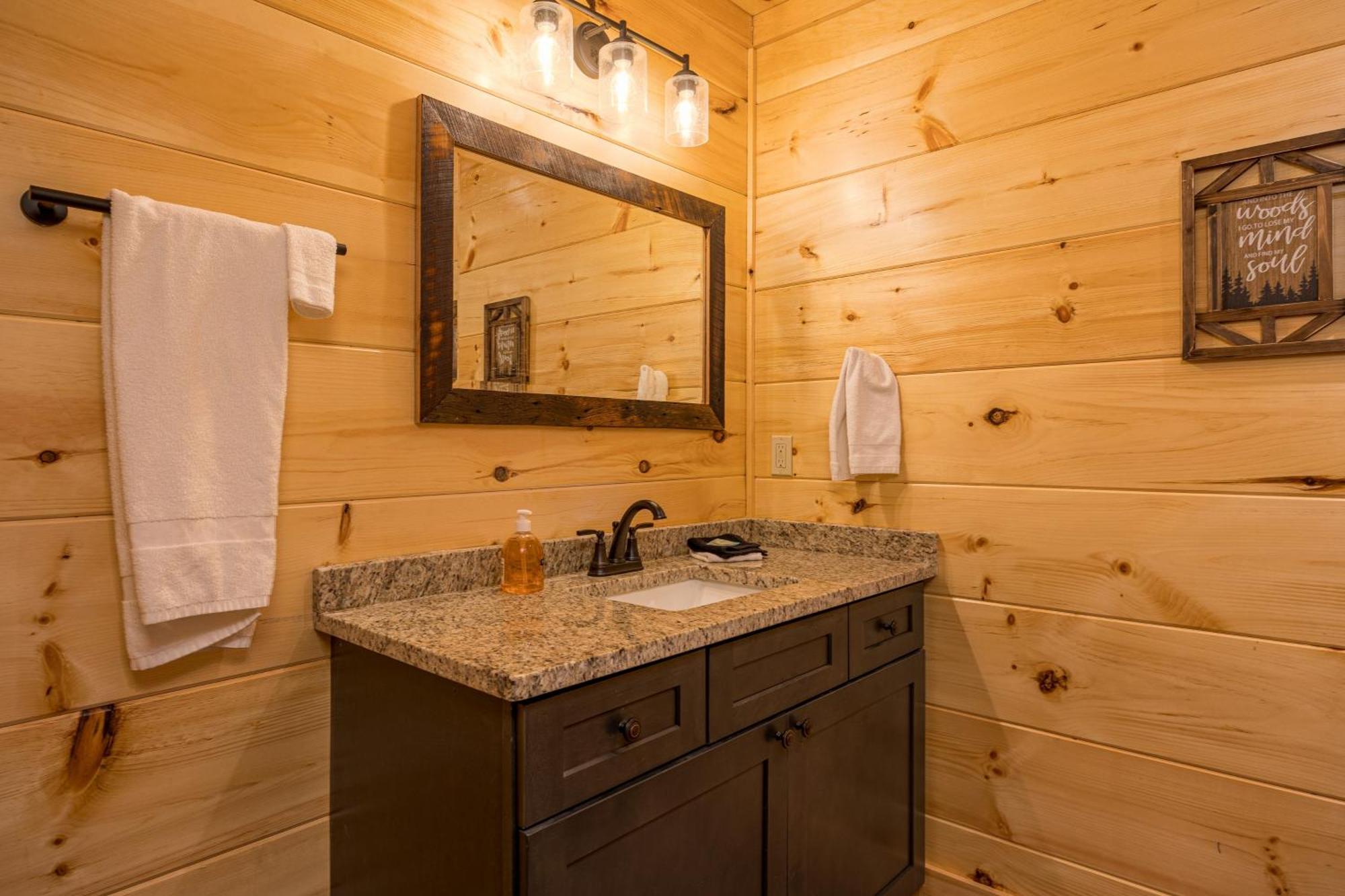 Hidden Gem For Up To 10 With Wi-fi, Game Room, Hot Tub And Swim Spa, Close To Town, Private *