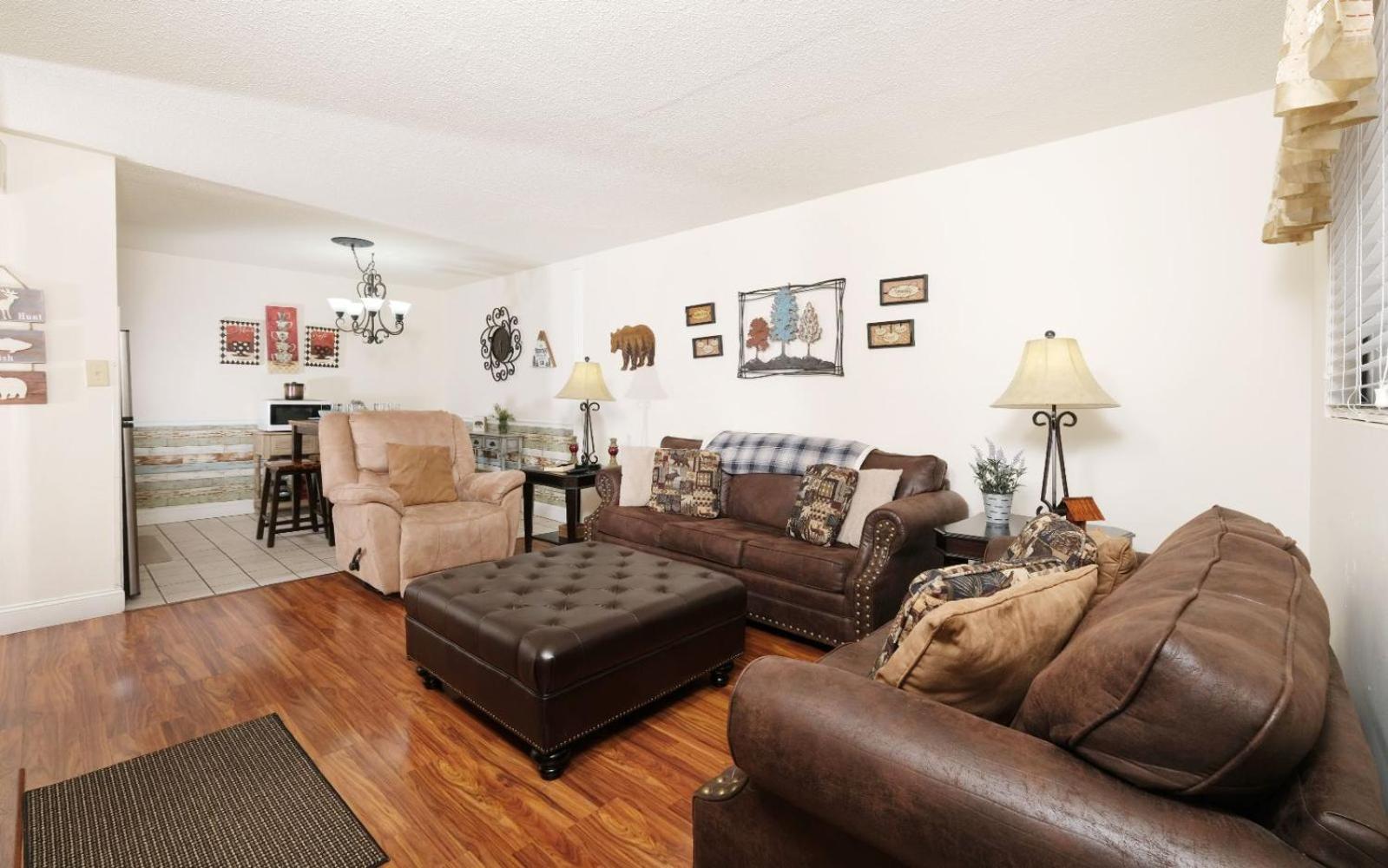 Oak Square 305 Apartment *