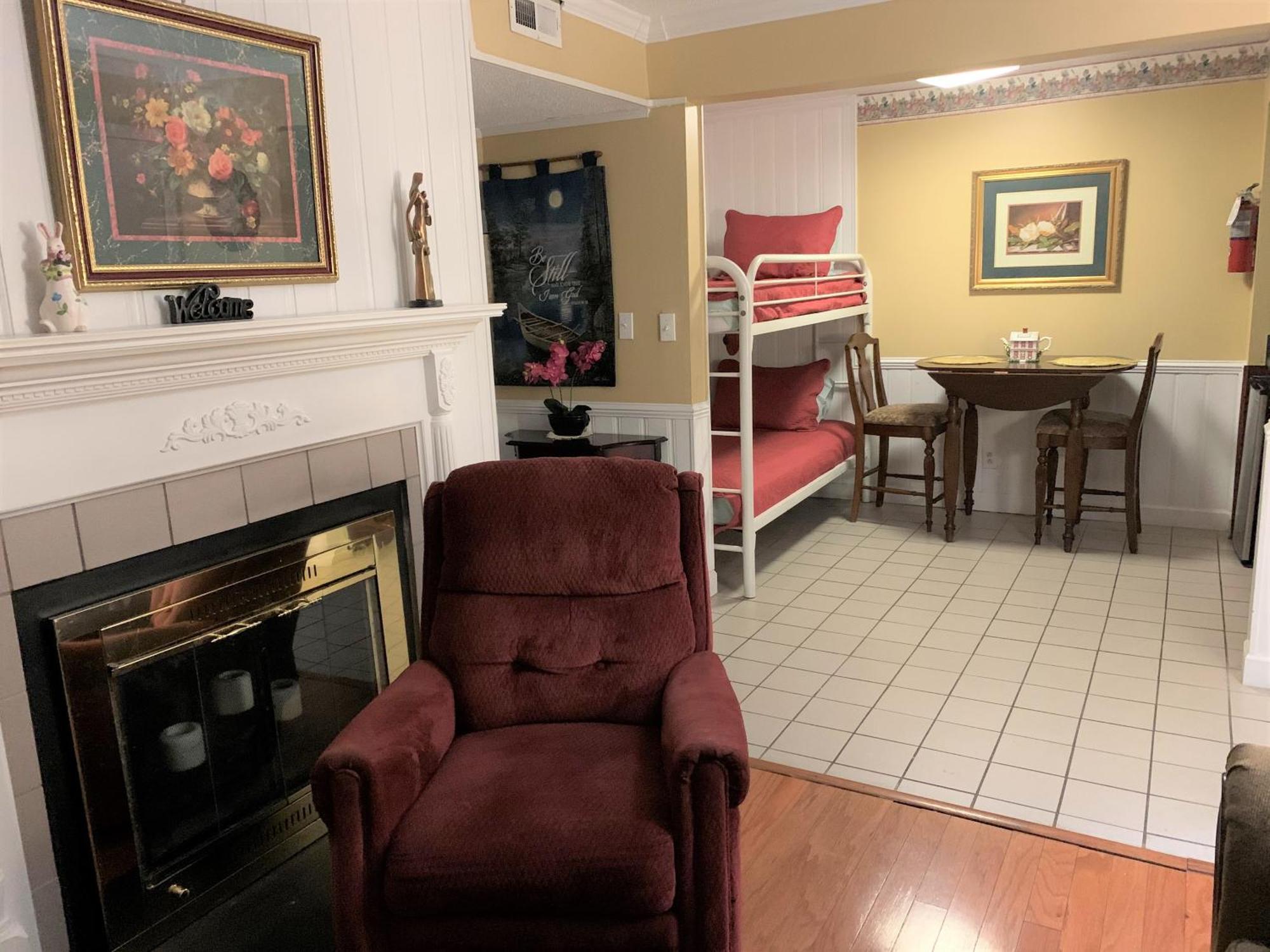Oak Square Inn 2*