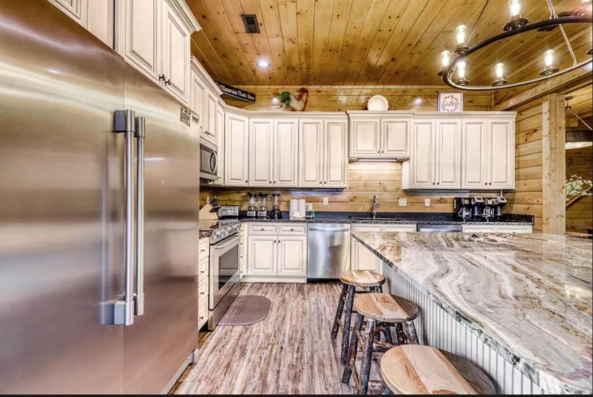 The Big Willow Retreat By Stony Brook * Gatlinburg