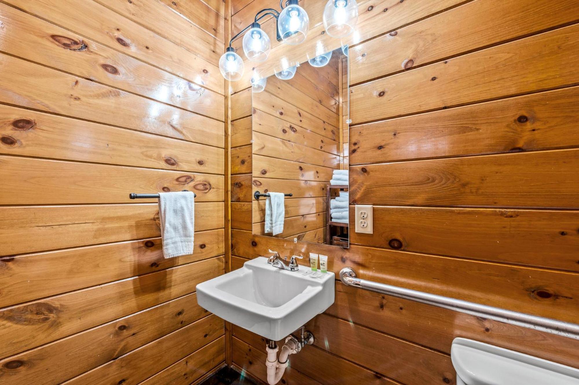 The Majestic Pine Retreat By Stony Brook Gatlinburg