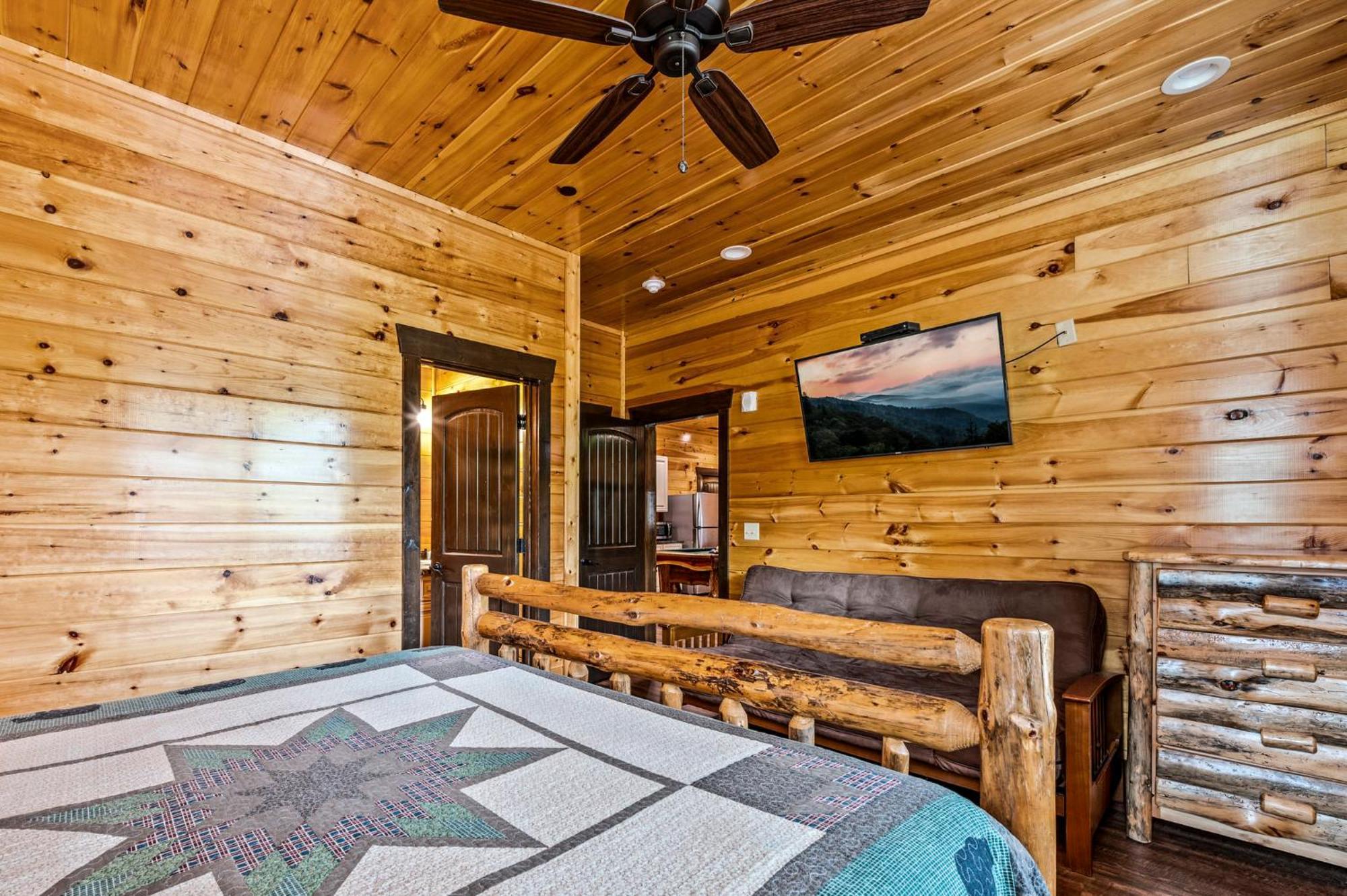 The Majestic Pine Retreat By Stony Brook * Gatlinburg