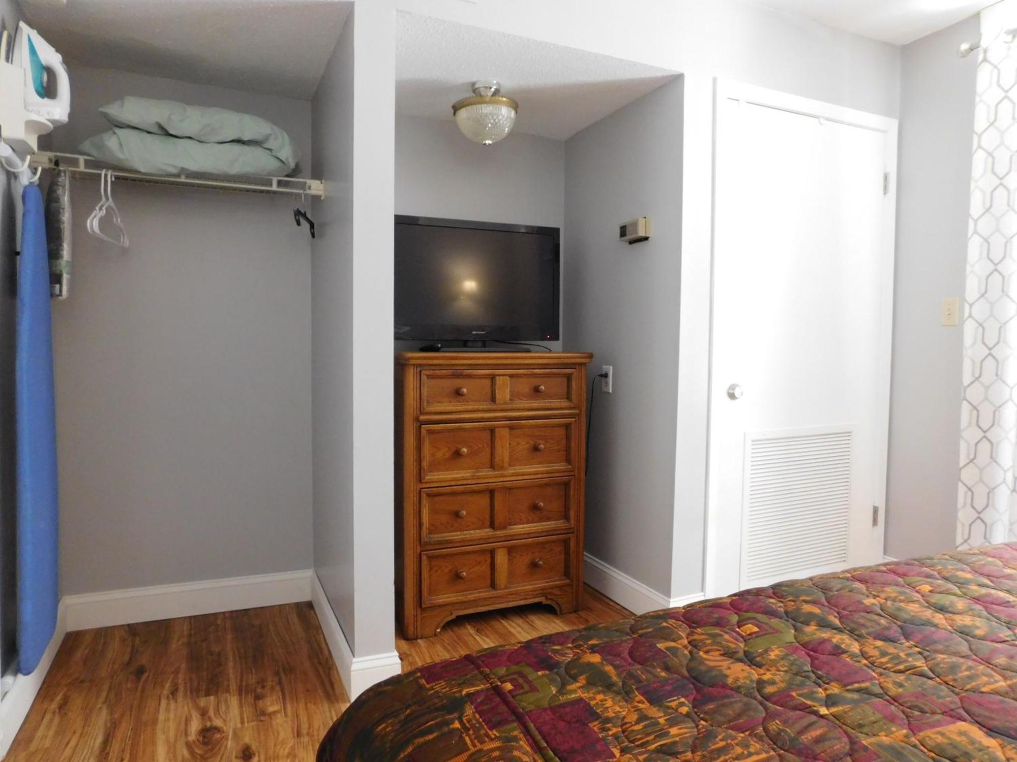 Inn Oak Square