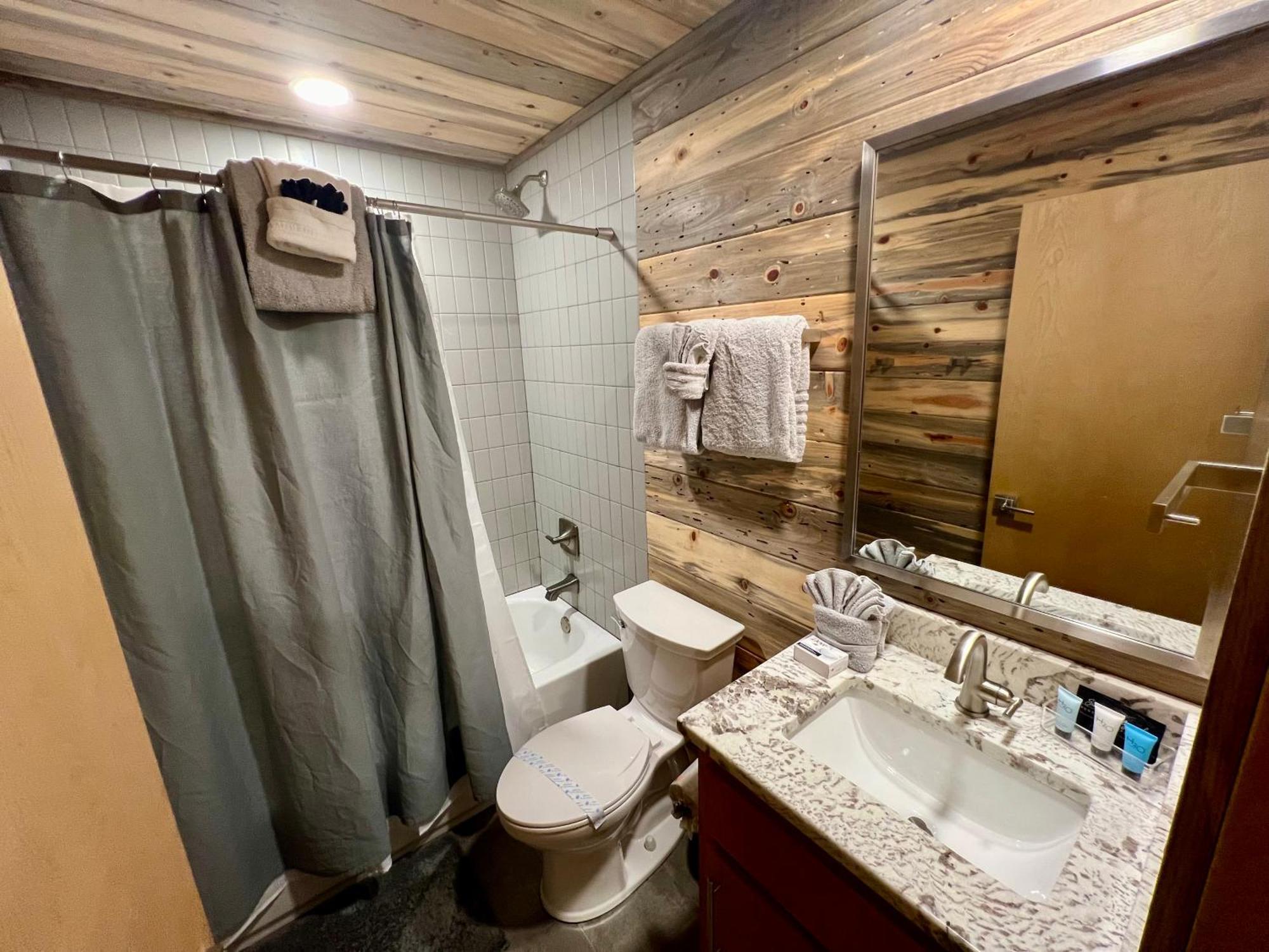 Experience Luxury At Smoky Mountain Hideaway, Just 5 Miles From Downtown Holiday home