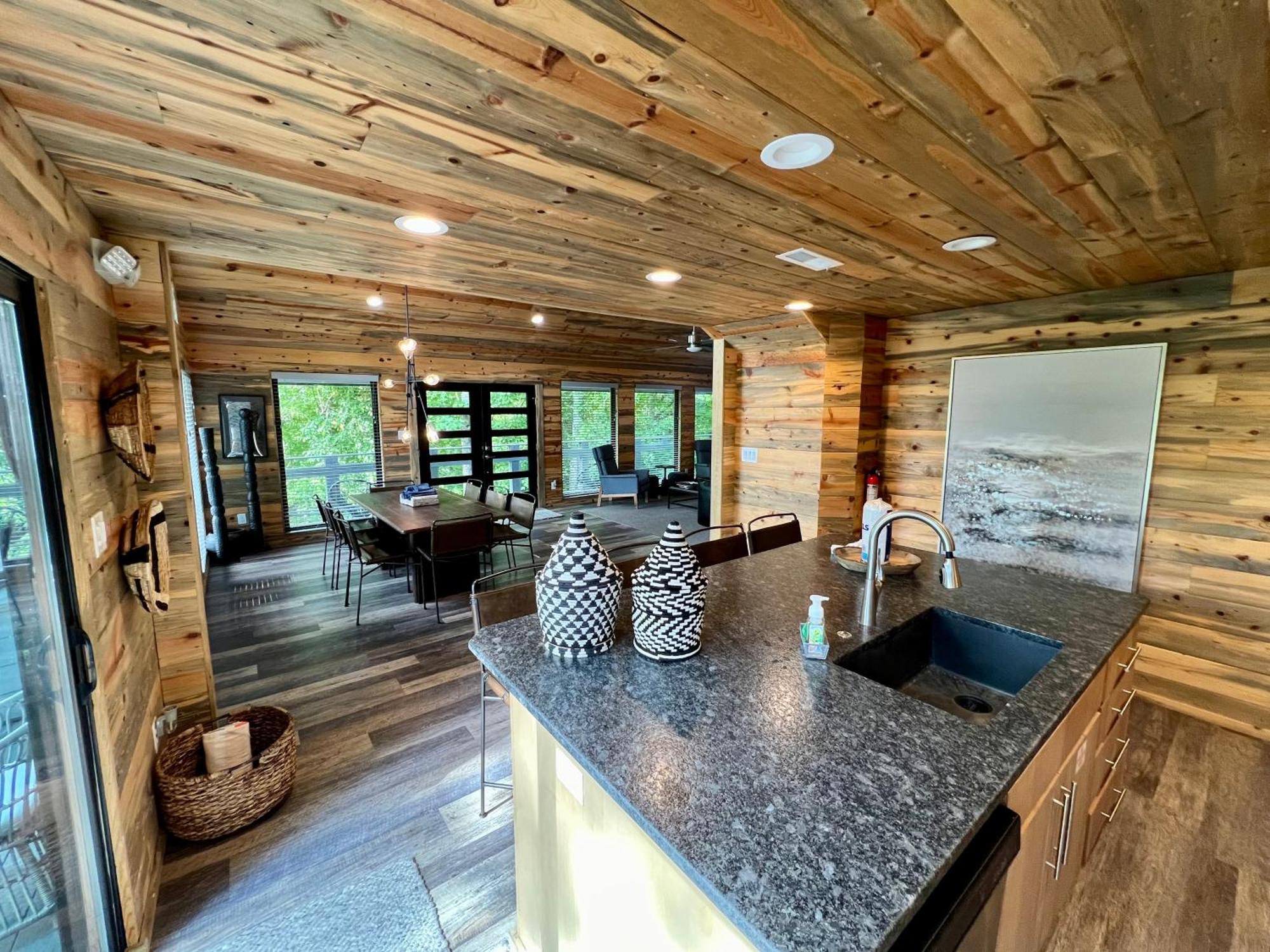 Holiday home Experience Luxury At Smoky Mountain Hideaway, Just 5 Miles From Downtown Gatlinburg