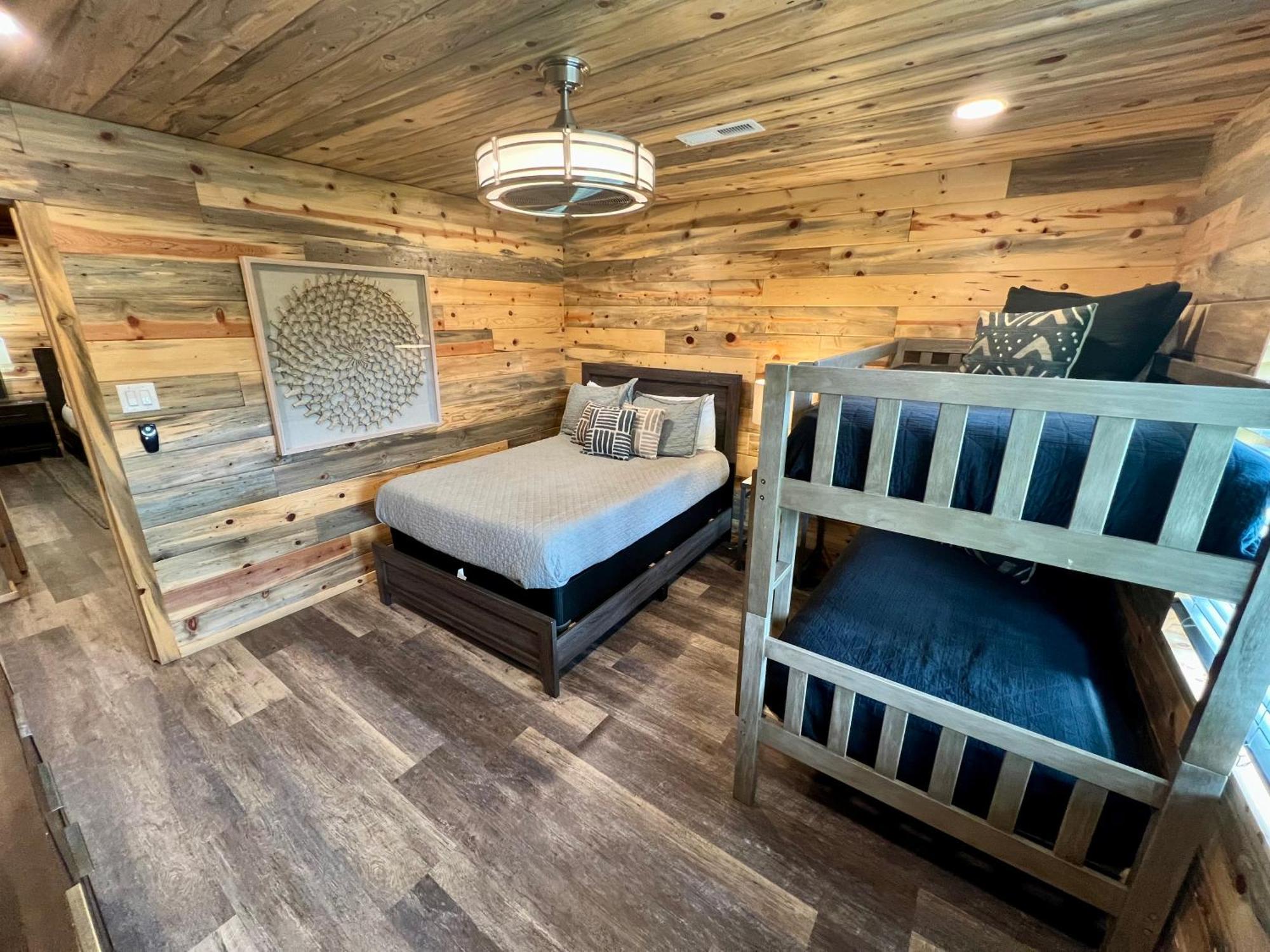 Holiday home Experience Luxury At Smoky Mountain Hideaway, Just 5 Miles From Downtown