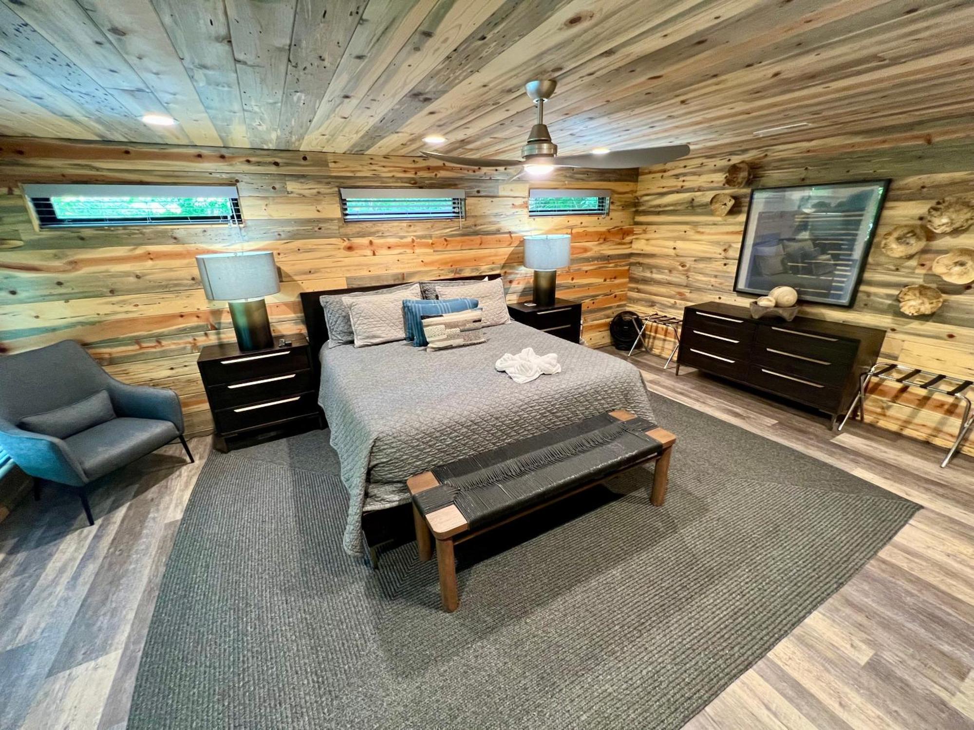 Experience Luxury At Smoky Mountain Hideaway, Just 5 Miles From Downtown Gatlinburg