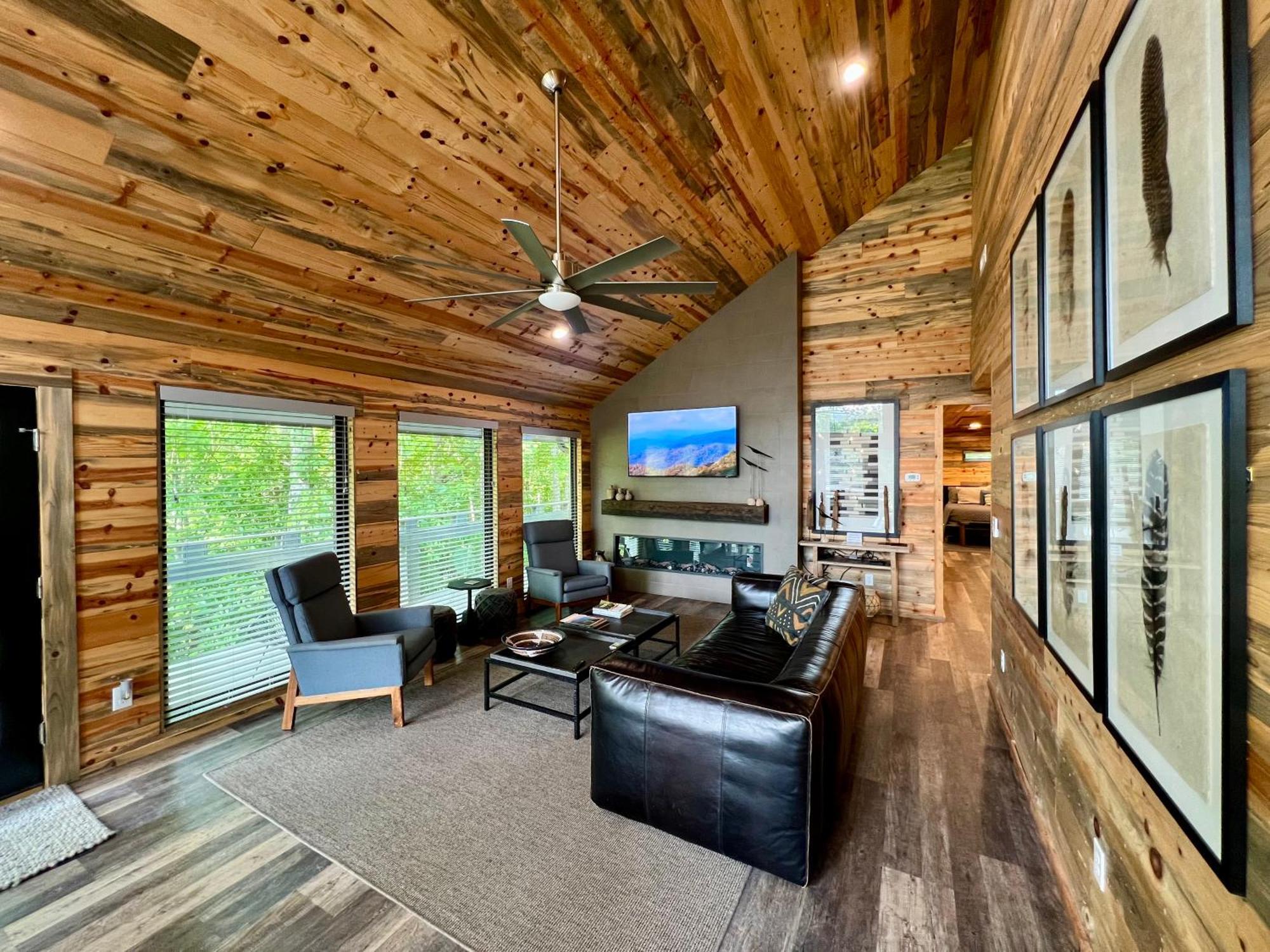 Experience Luxury At Smoky Mountain Hideaway, Just 5 Miles From Downtown Holiday home