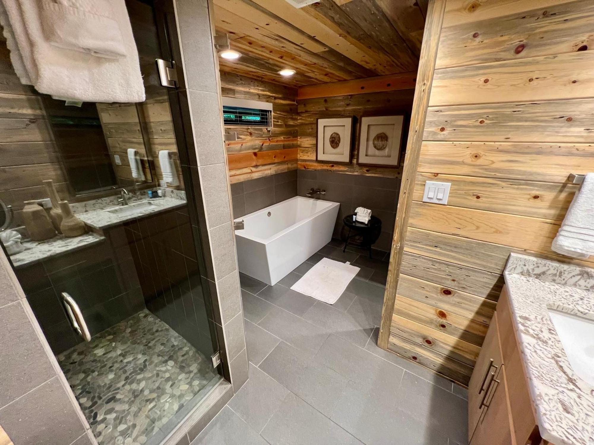 Experience Luxury At Smoky Mountain Hideaway, Just 5 Miles From Downtown Holiday home *