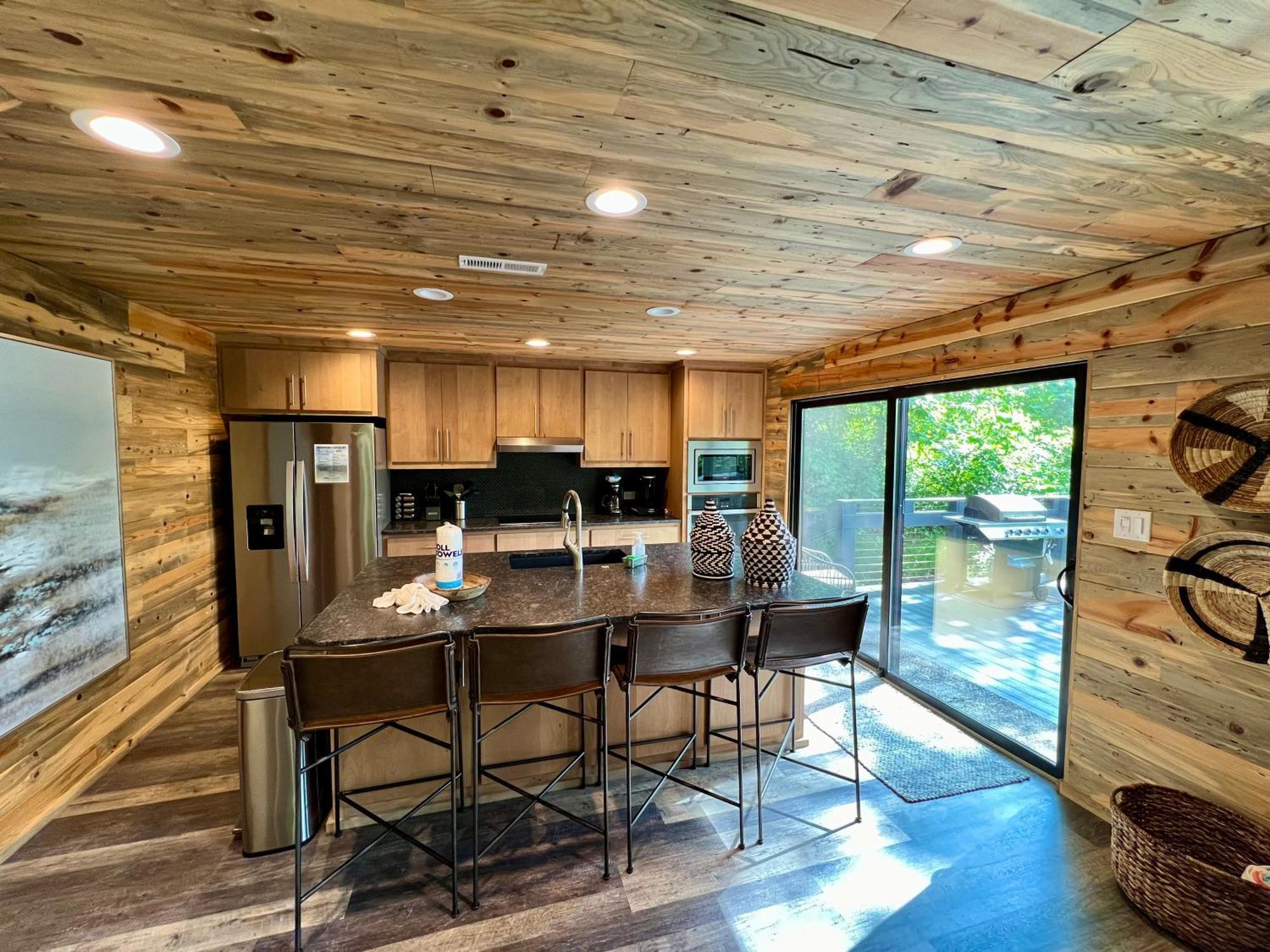 Experience Luxury At Smoky Mountain Hideaway, Just 5 Miles From Downtown * Gatlinburg