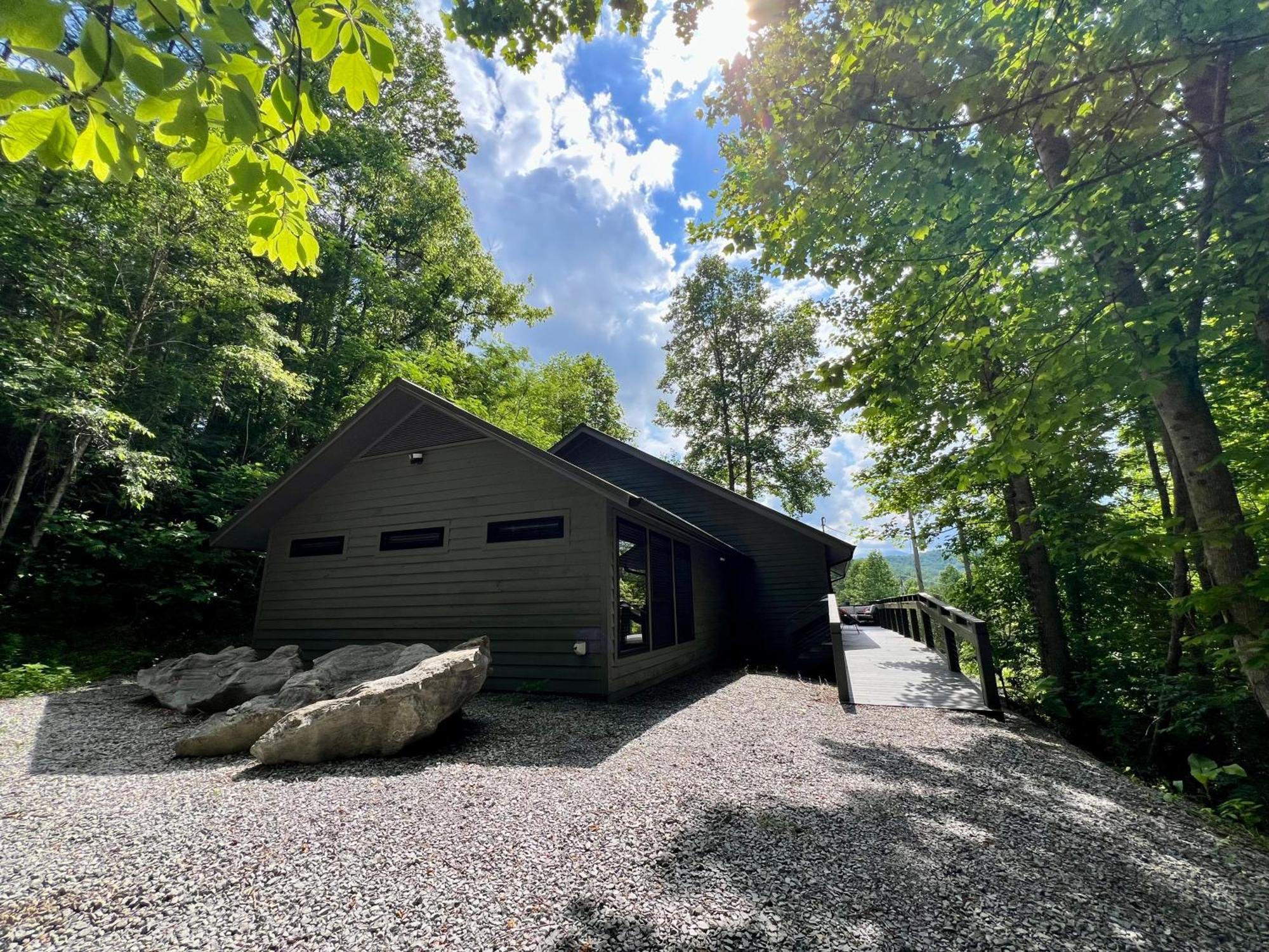 Holiday home Experience Luxury At Smoky Mountain Hideaway, Just 5 Miles From Downtown