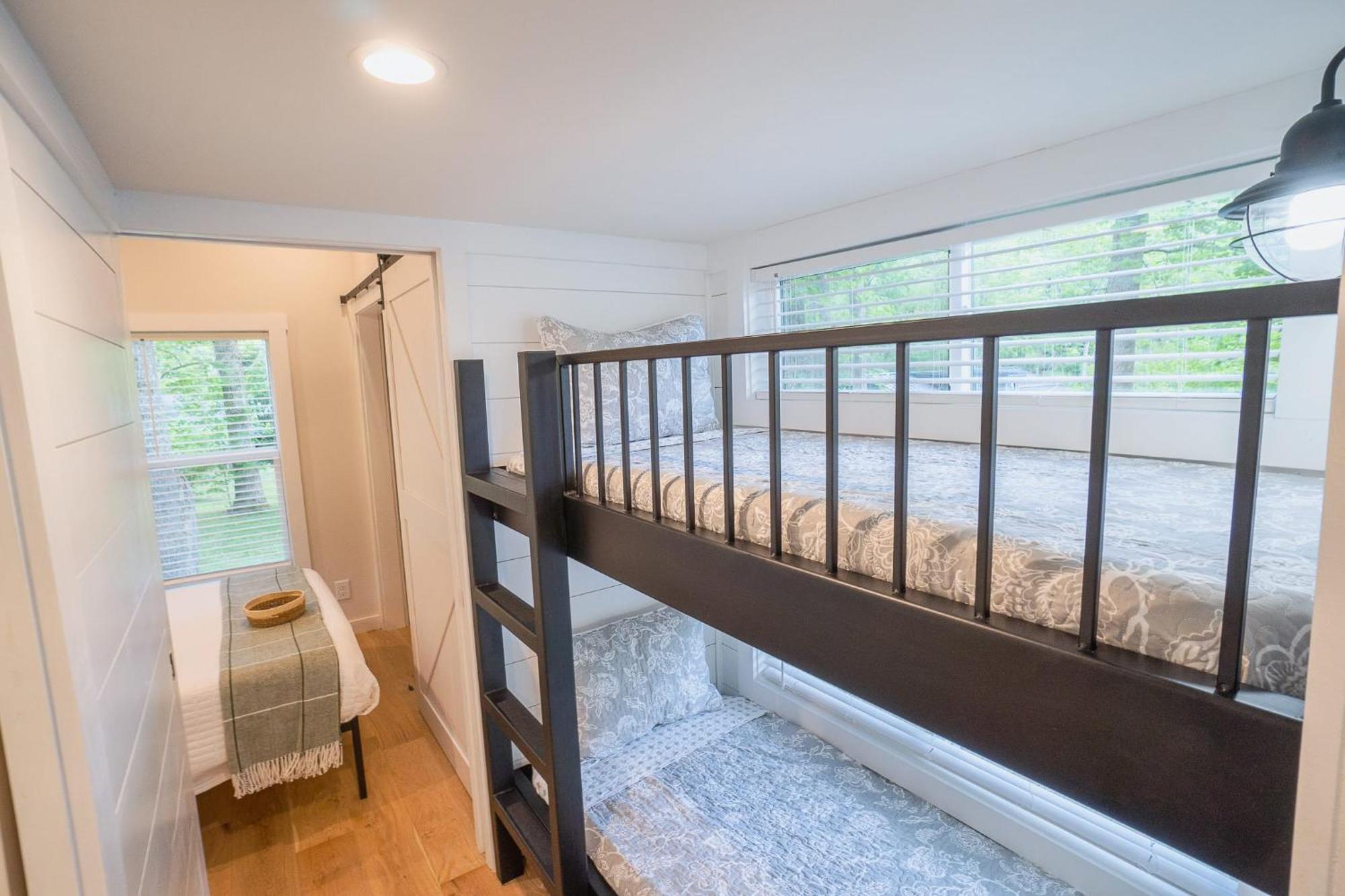 Modern - Gated Community - Woodland Views - Maple Holiday home