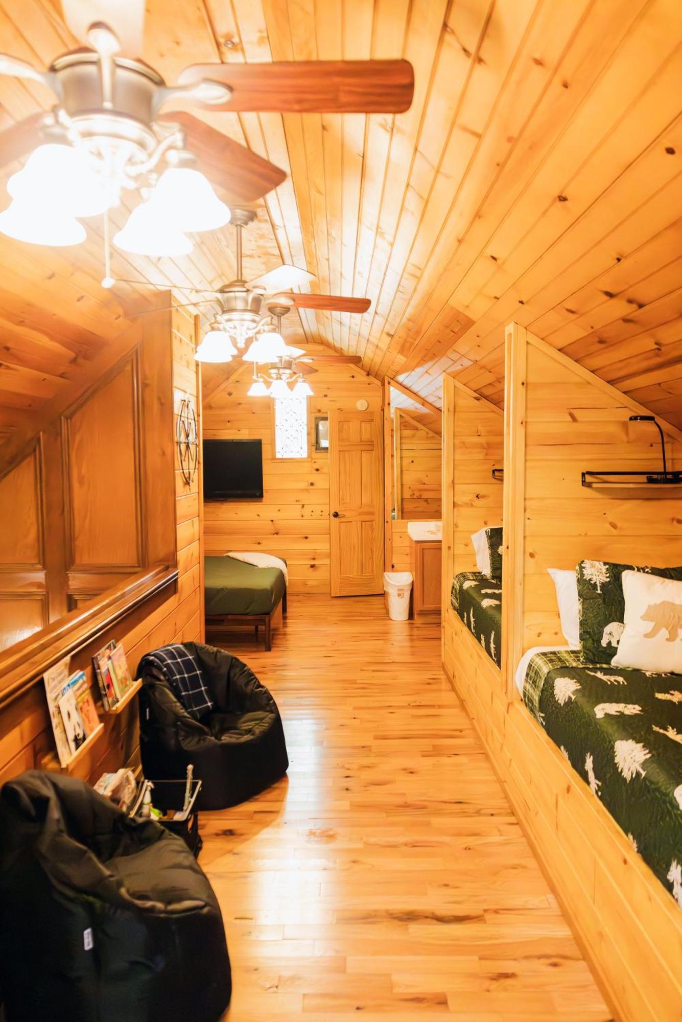 Holiday home Ole Red Retreat - 10 Minutes To & Great Smoky Mountains