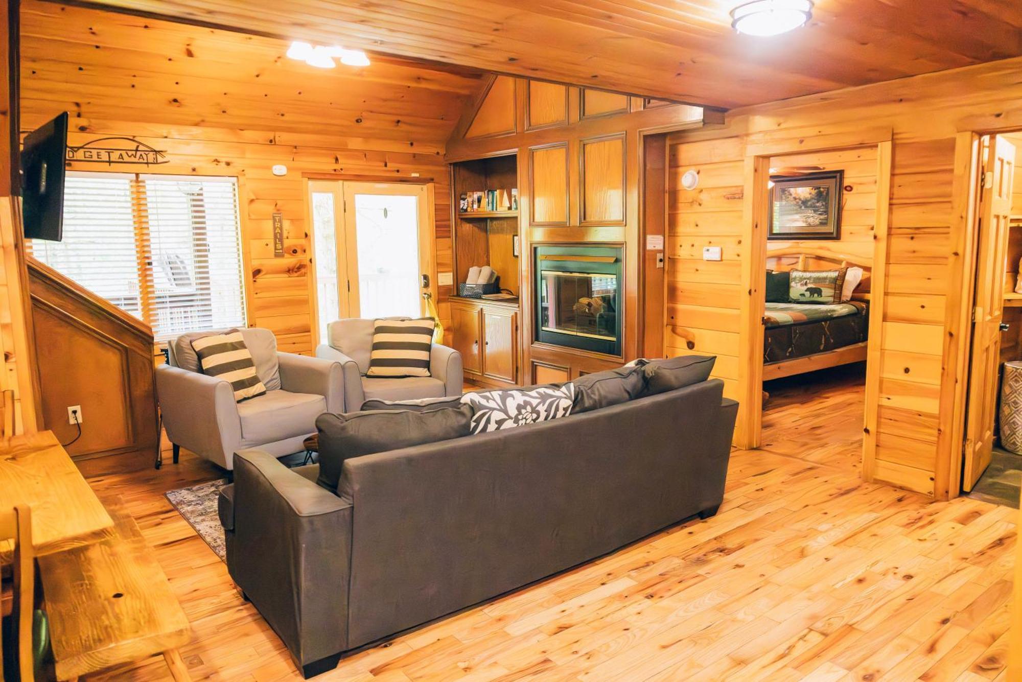Ole Red Retreat - 10 Minutes To & Great Smoky Mountains Holiday home *