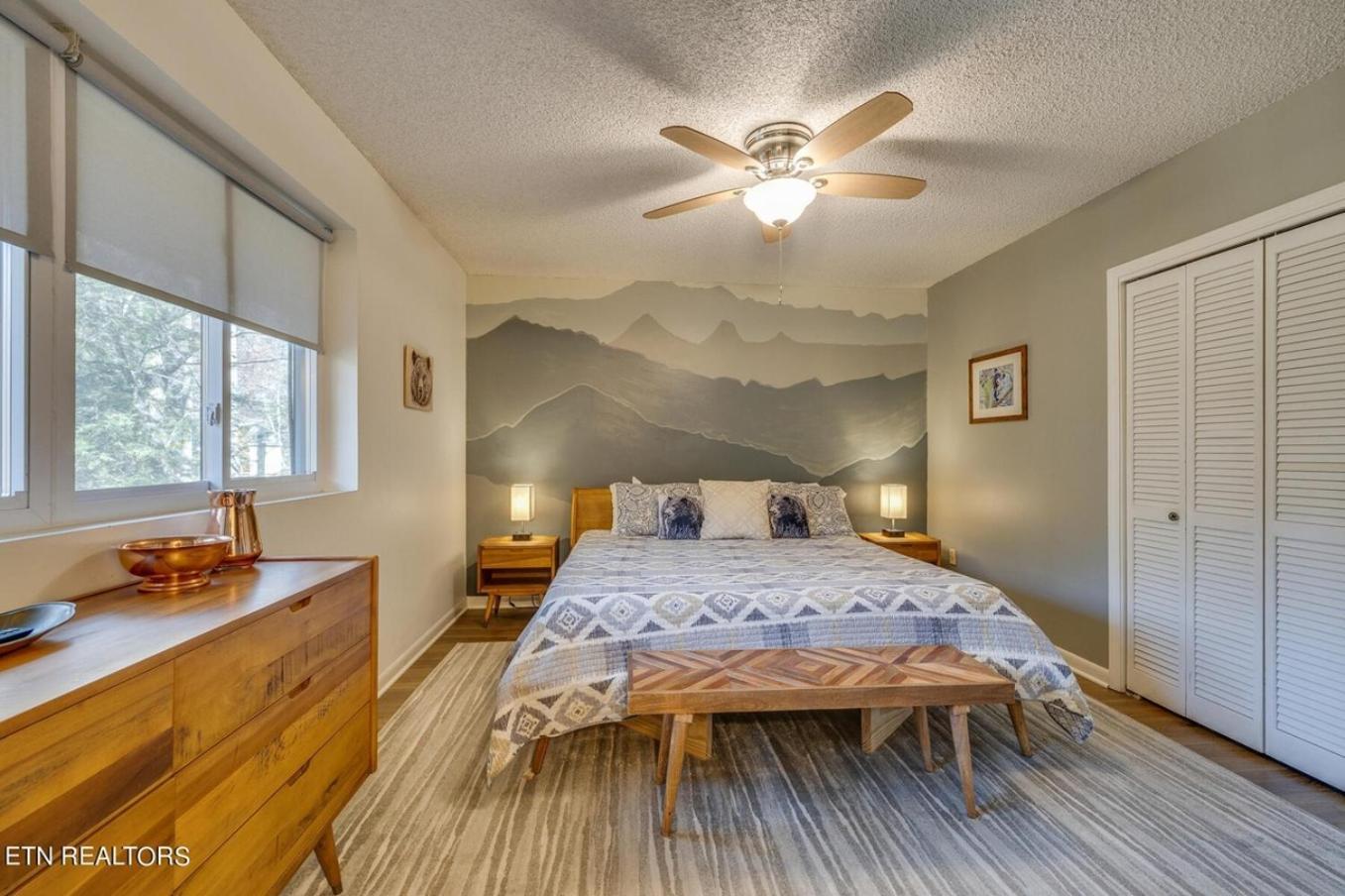 Large Modern-style W Pool, Gym, Game * Gatlinburg