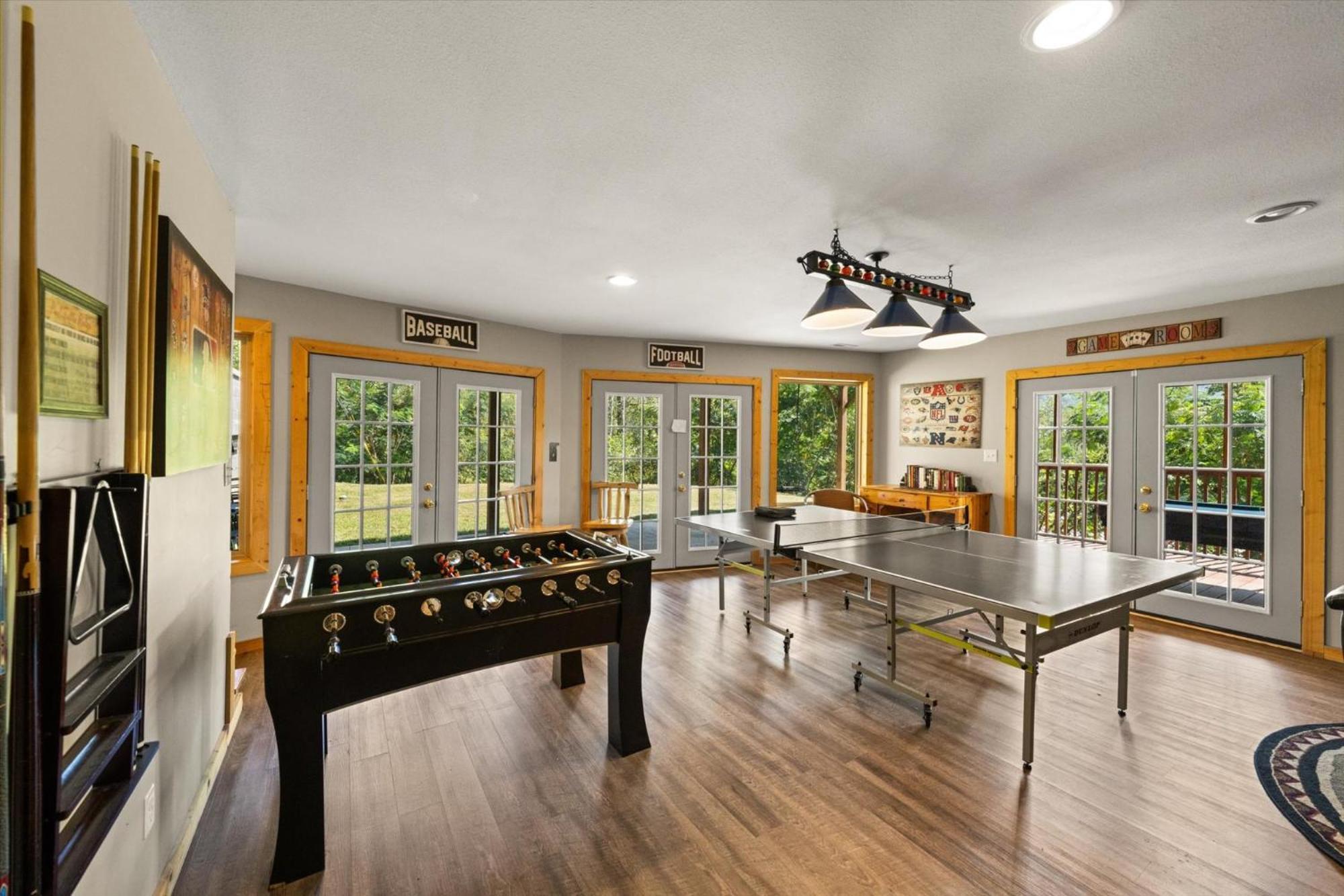 Luxurious 5br W Amazing Views Gameroom Hot Tub Free Attraction Tickets Holiday home Gatlinburg