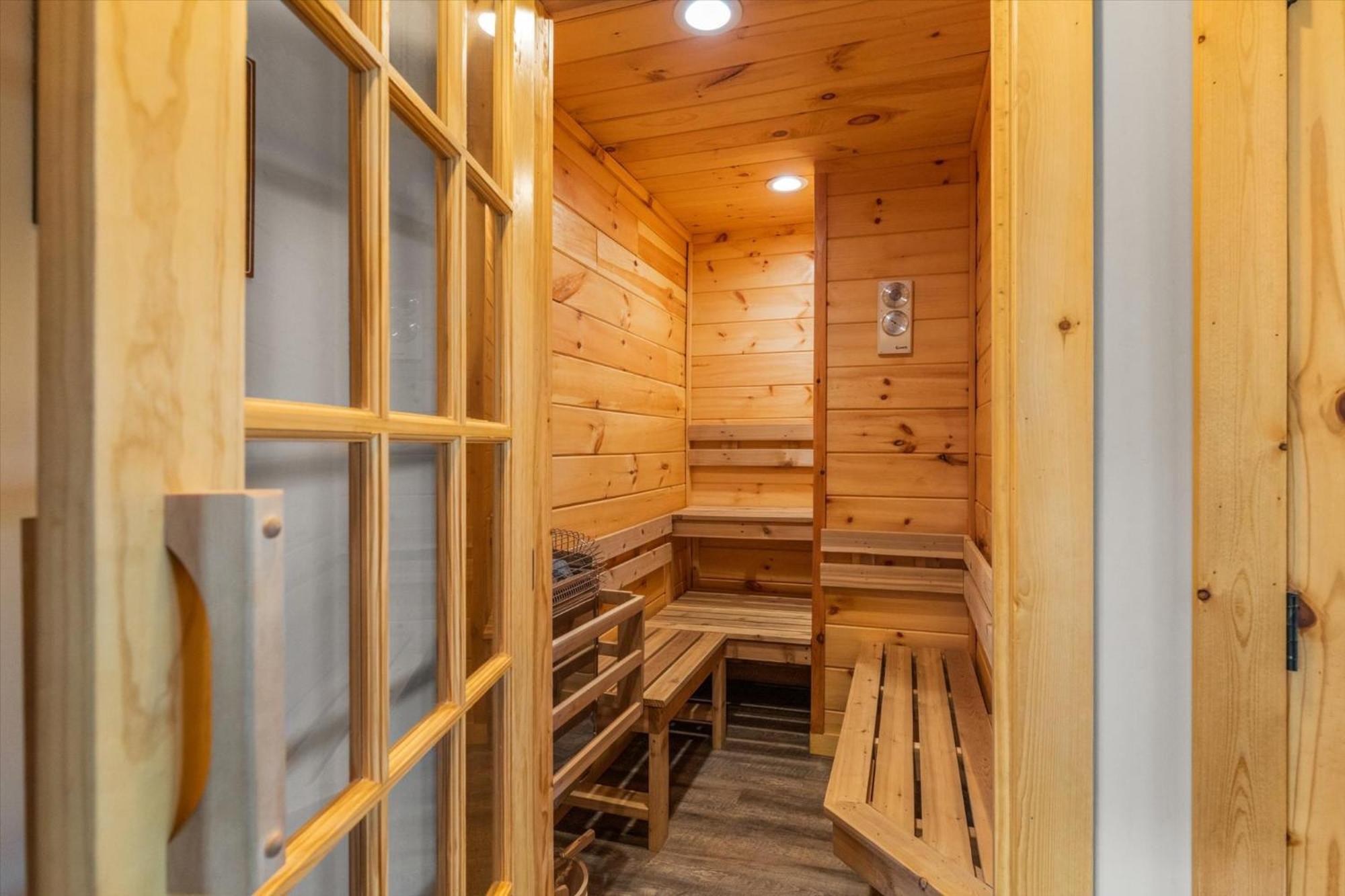 Luxurious 5br W Amazing Views Gameroom Hot Tub Free Attraction Tickets Gatlinburg