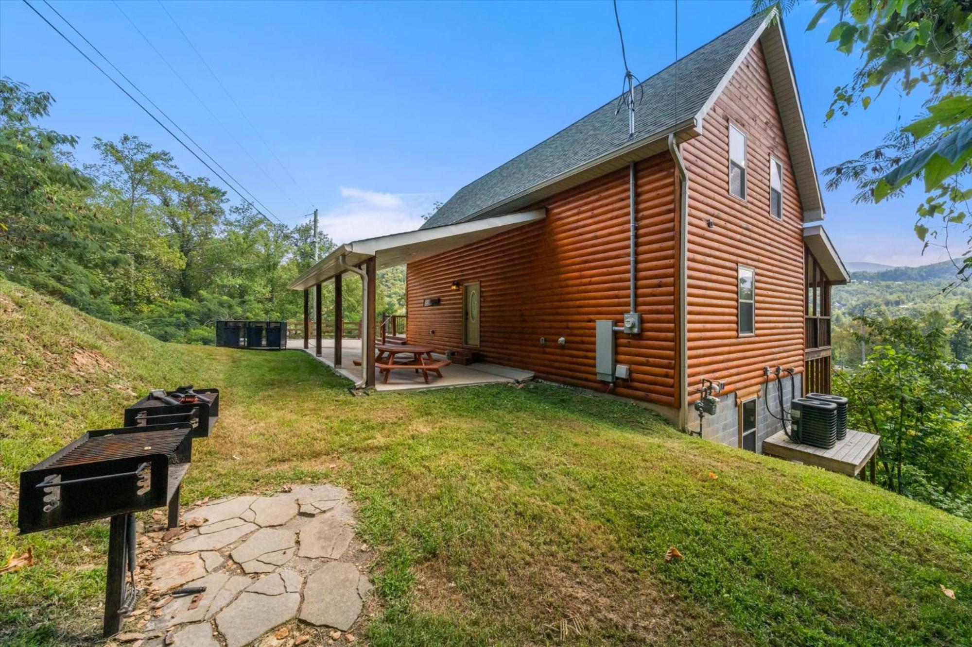 Luxurious 5br W Amazing Views Gameroom Hot Tub Free Attraction Tickets * Gatlinburg