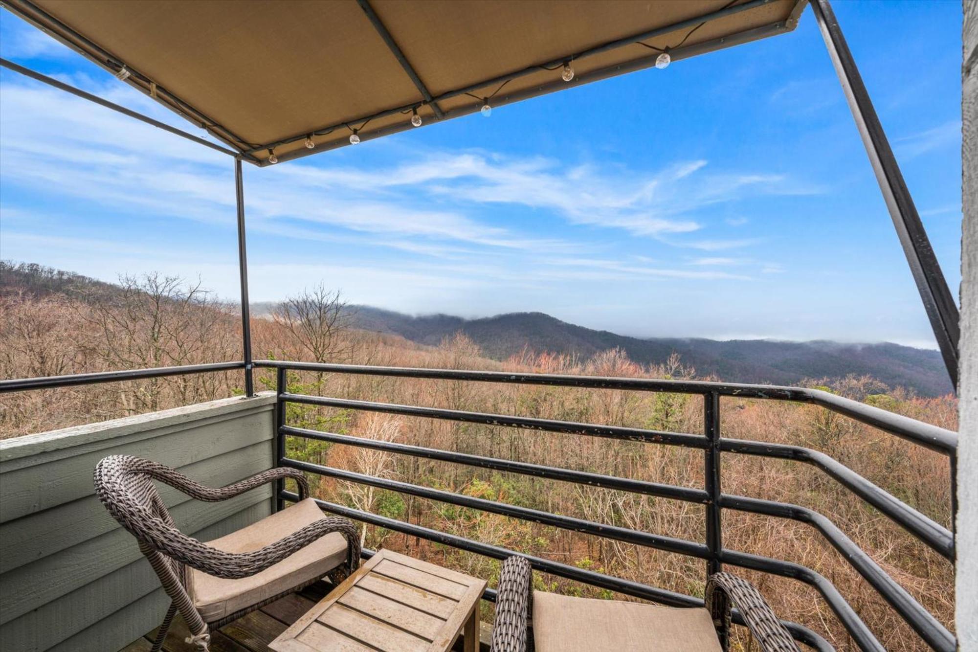 Ridgeline Mountain View Apartment