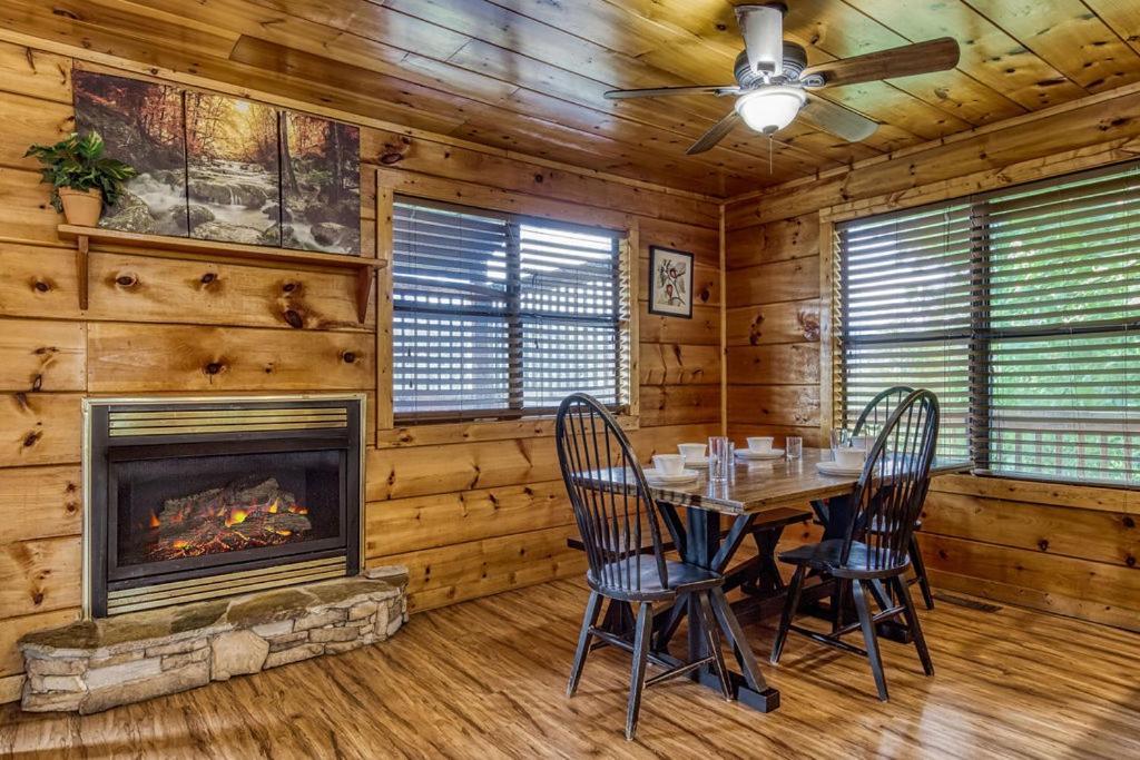 Great Smoky View, Panoramic View, 1089 Of Free Tickets For Each Paid Day, Dollywood And