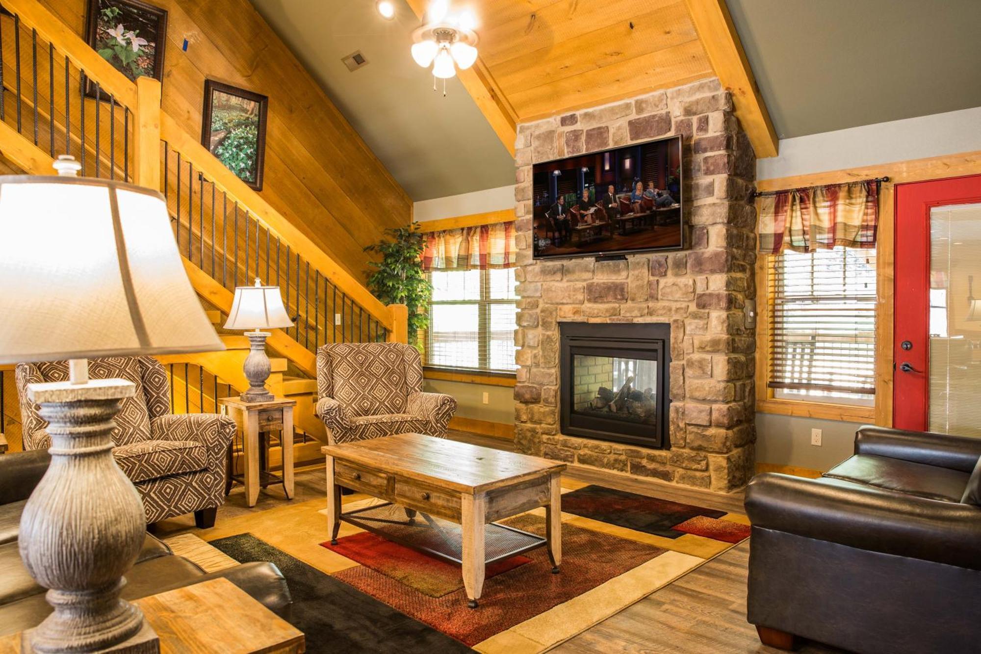 A Hilltop Hideaway By Eden Crest Chalet Gatlinburg
