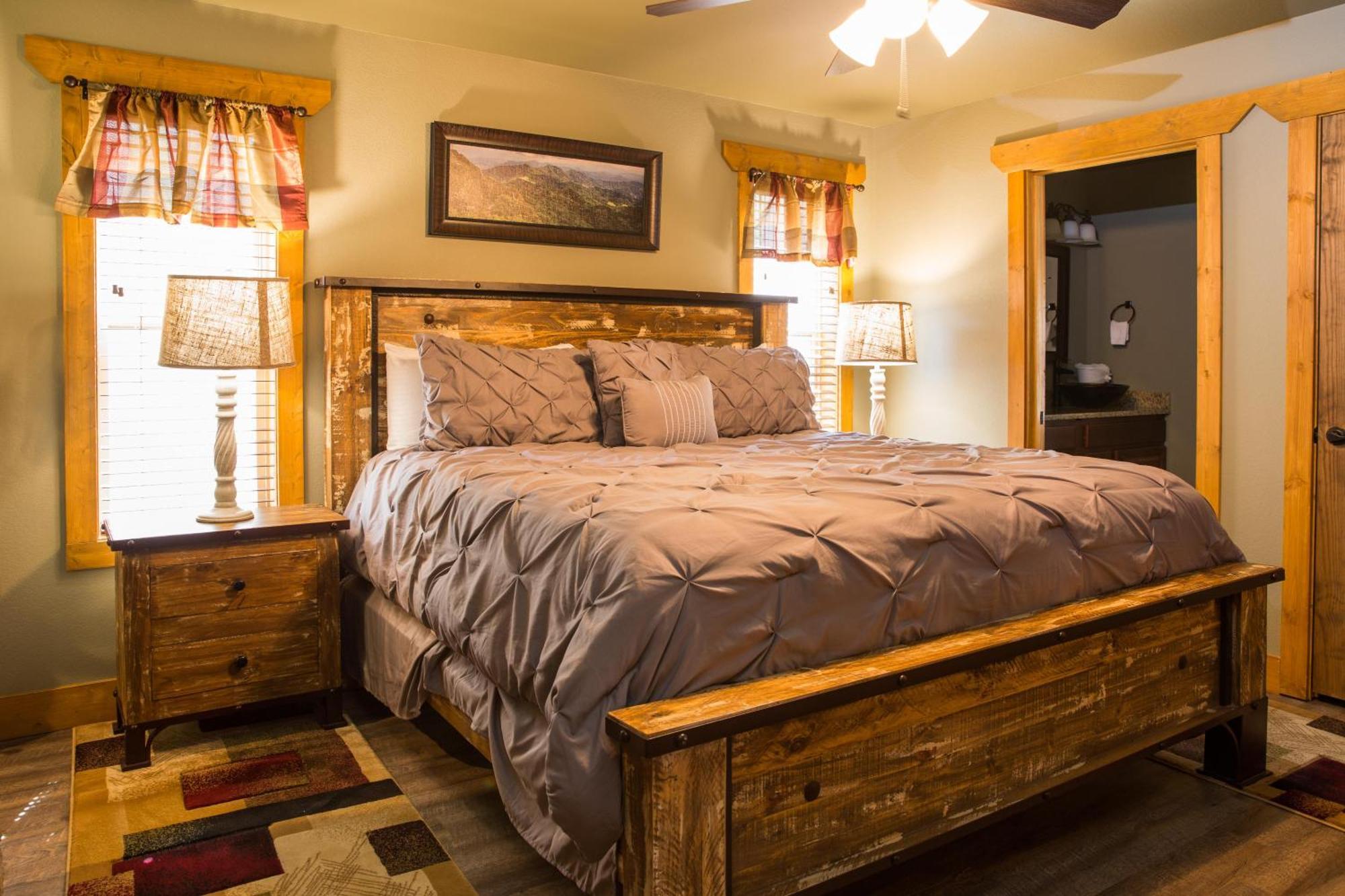 A Hilltop Hideaway By Eden Crest Chalet *