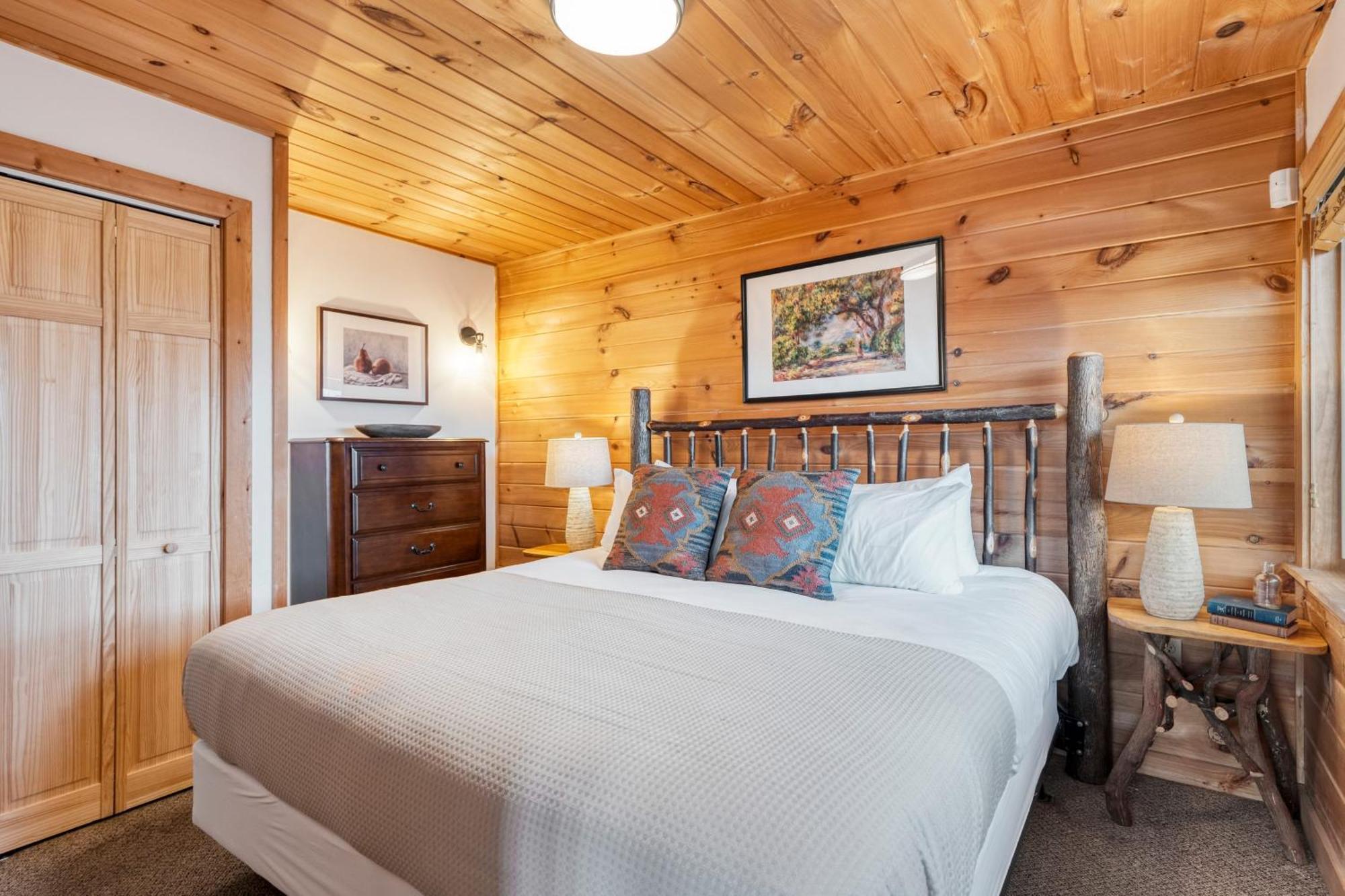 Chestnut By Avantstay Mountain W Treetop Views Hot Tub Game Holiday home