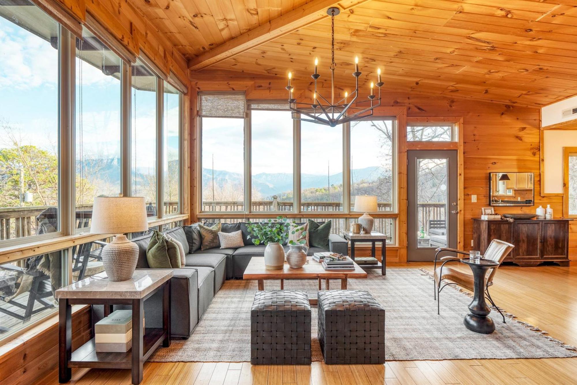 Holiday home Chestnut By Avantstay Mountain W Treetop Views Hot Tub Game