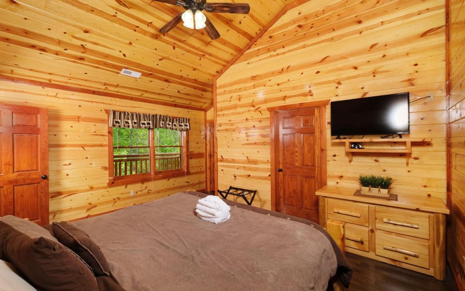 Emerald And Evergreen At Sherwood Gatlinburg