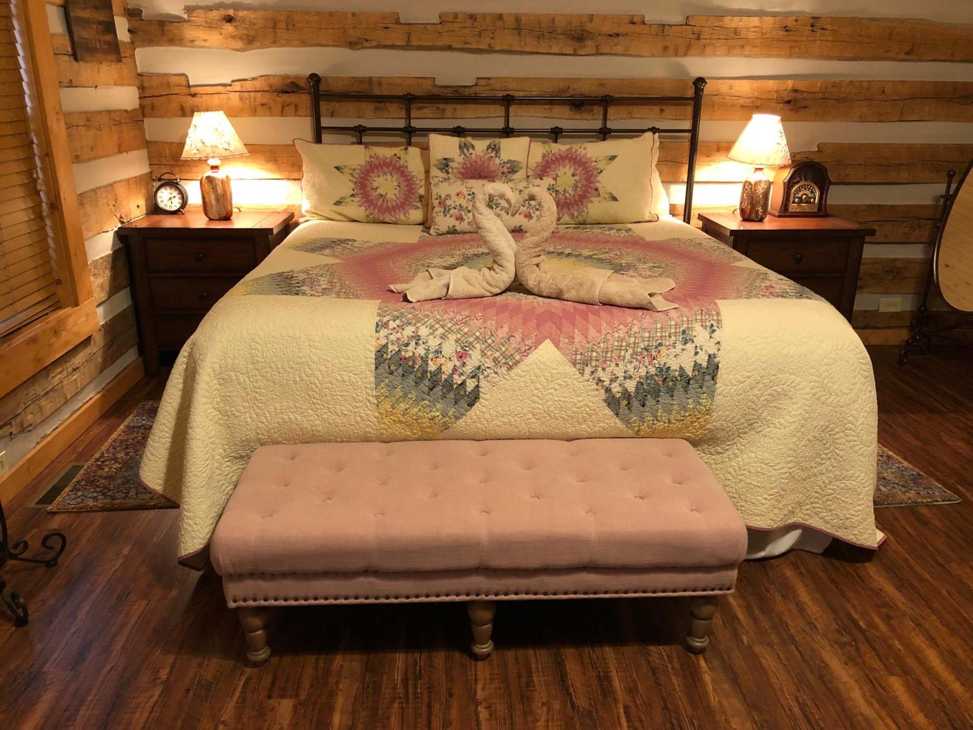 Honeymoon Hideaway Chalet *