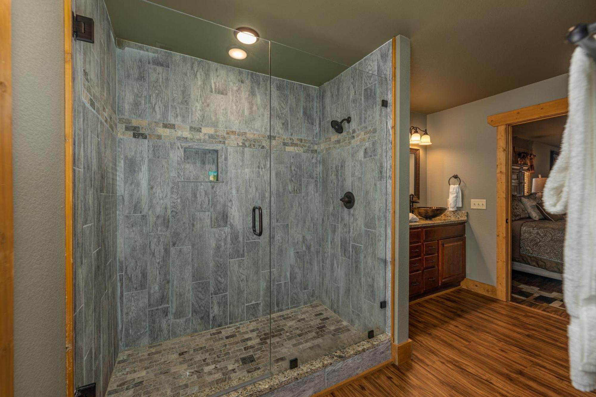 Moonshine Manor By Eden Crest Chalet