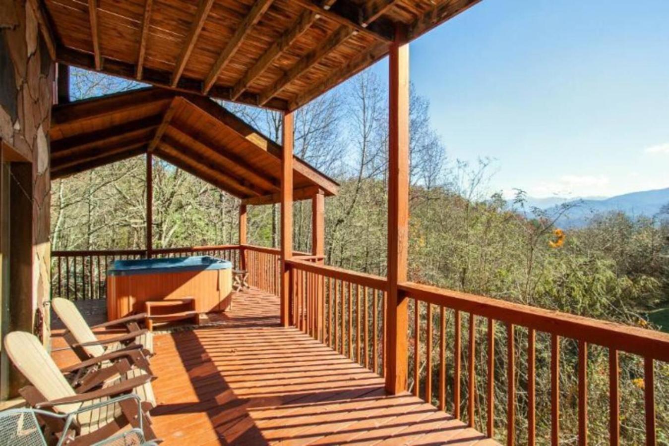 Hillbilly Hilton Hot Tub, Game Room, Mtn View Gatlinburg