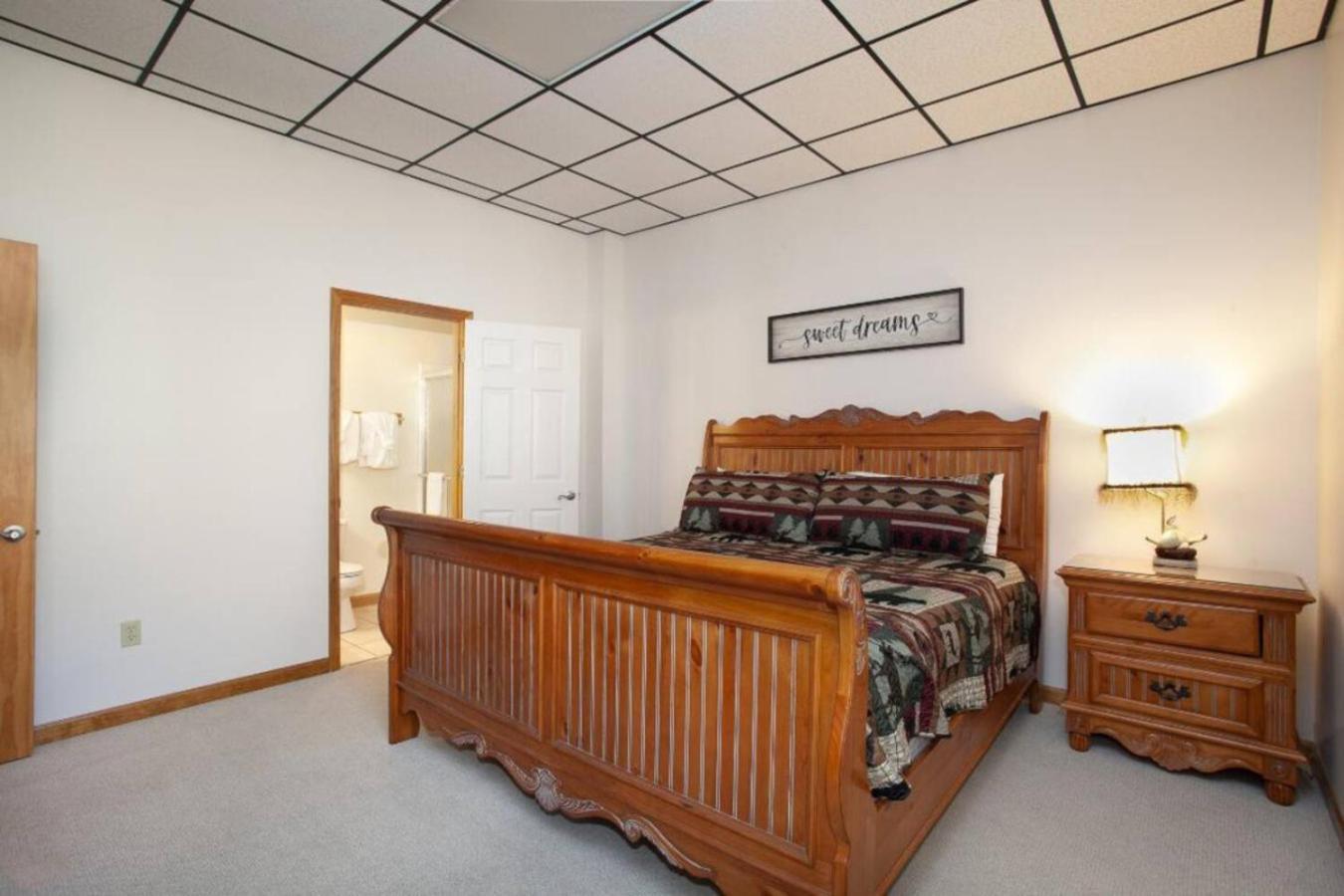 Hillbilly Hilton Hot Tub, Game Room, Mtn View * Gatlinburg