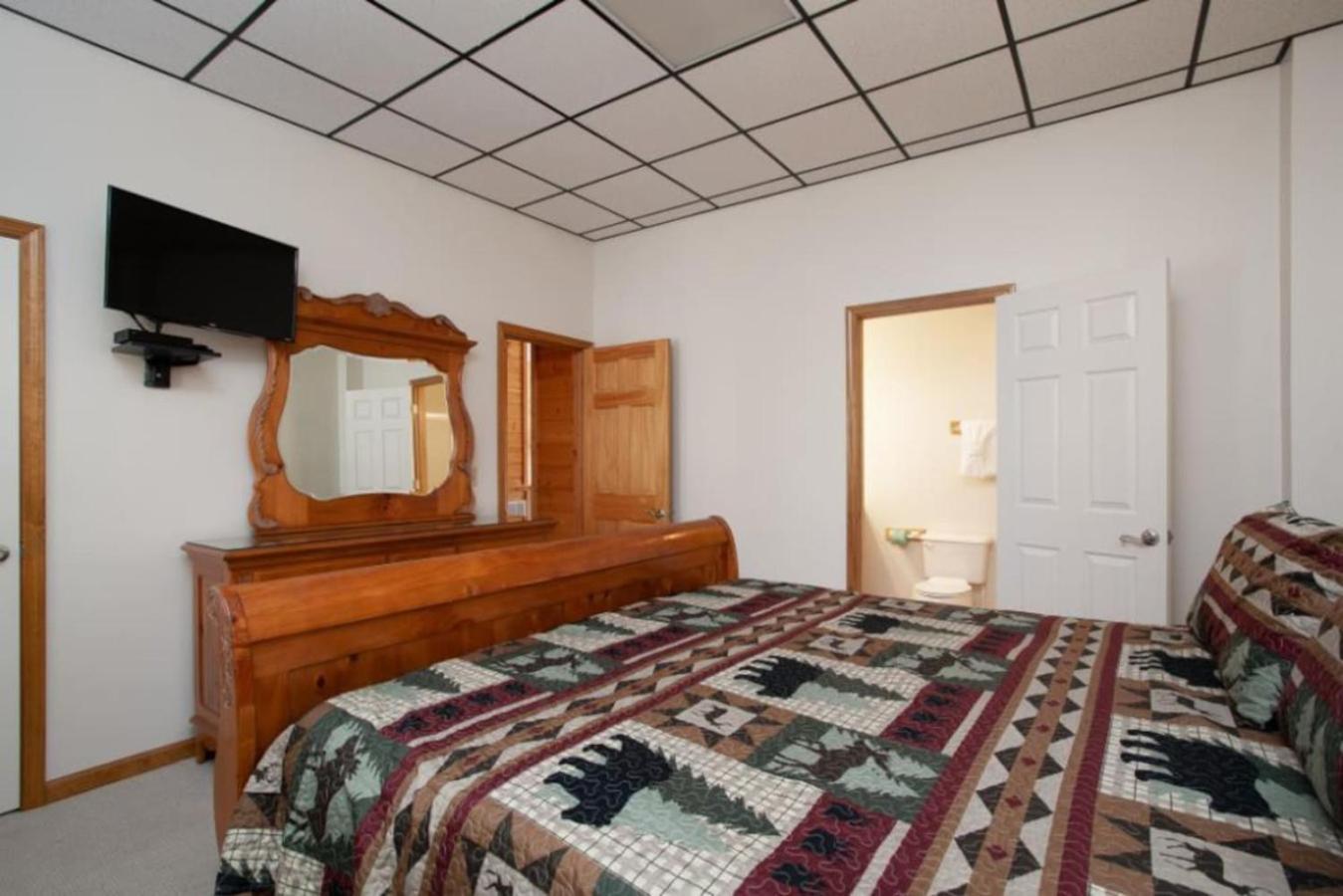 Holiday home Hillbilly Hilton Hot Tub, Game Room, Mtn View