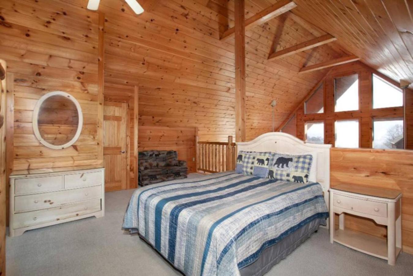 Hillbilly Hilton Hot Tub, Game Room, Mtn View Holiday home *