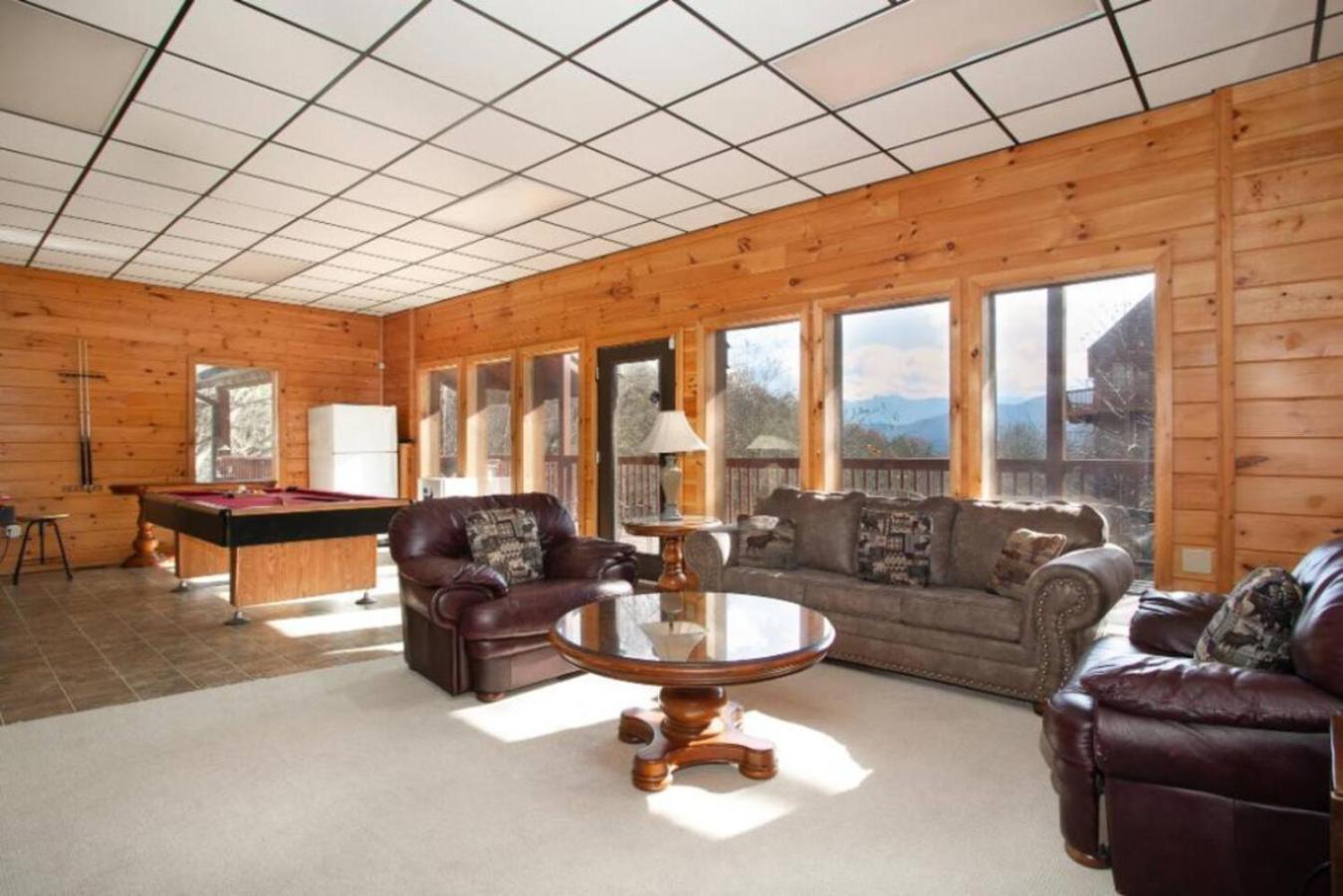 Holiday home Hillbilly Hilton Hot Tub, Game Room, Mtn View Gatlinburg