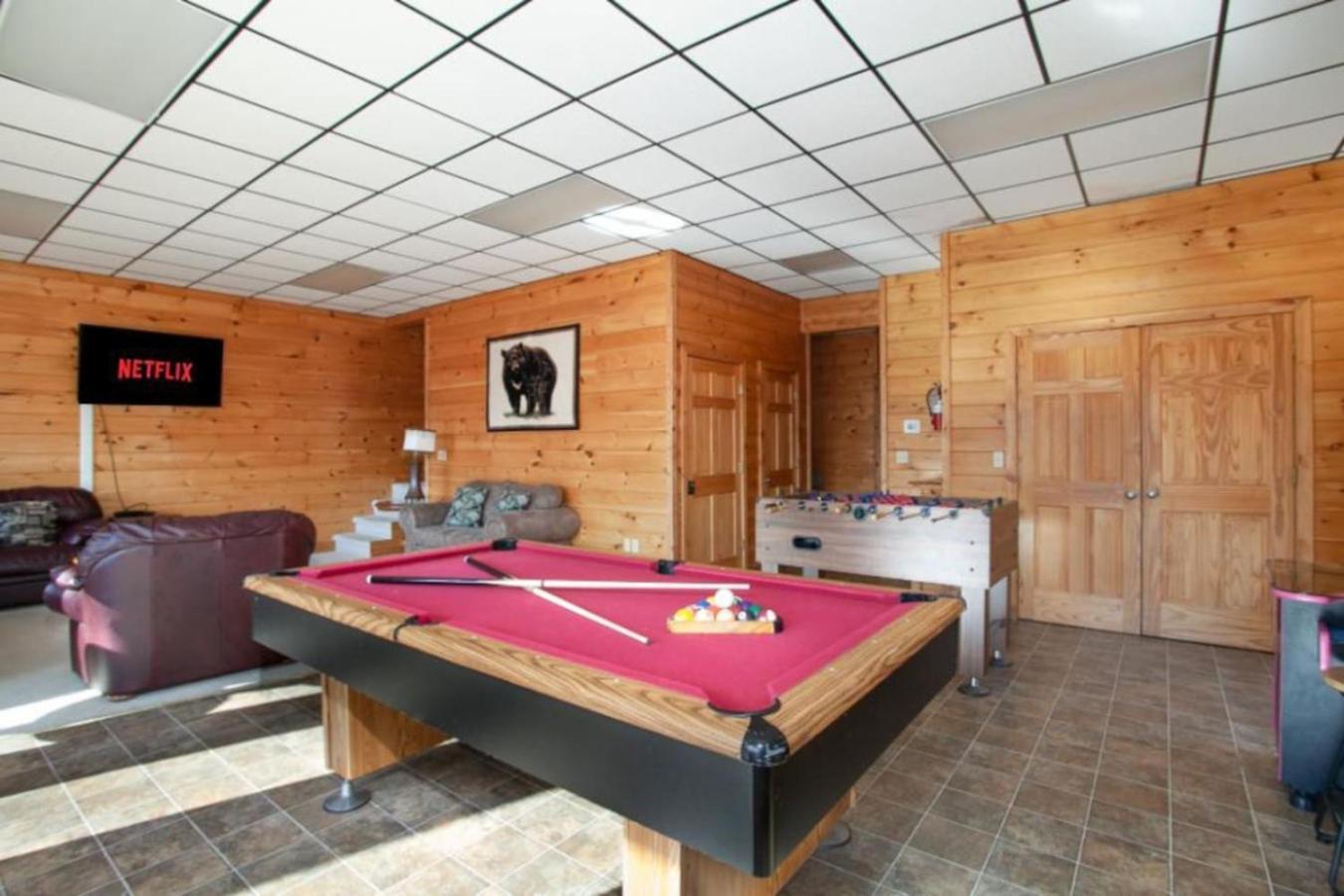 Hillbilly Hilton Hot Tub, Game Room, Mtn View
