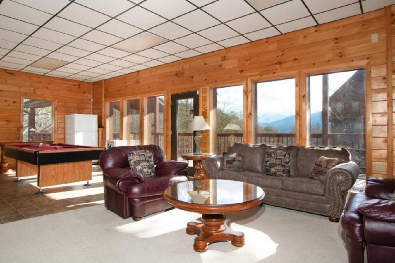 Holiday home Hillbilly Hilton Hot Tub, Game Room, Mtn View