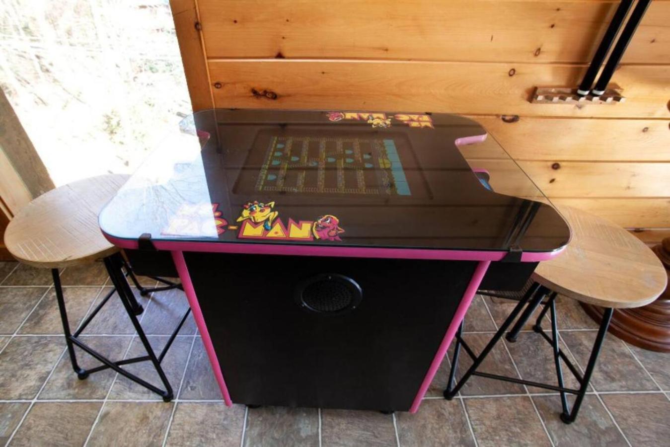 Hillbilly Hilton Hot Tub, Game Room, Mtn View Holiday home *