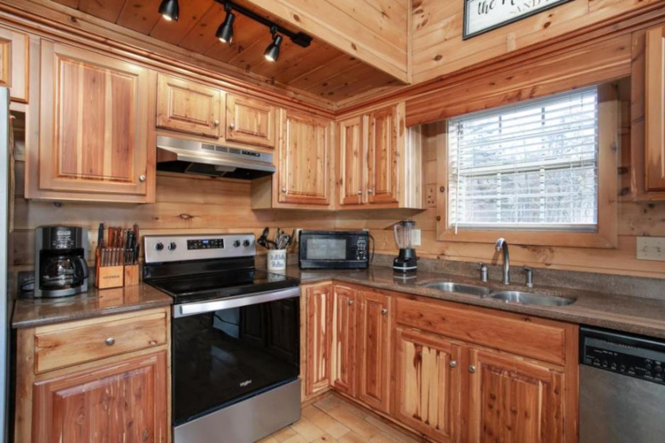Holiday home Hillbilly Hilton Hot Tub, Game Room, Mtn View *