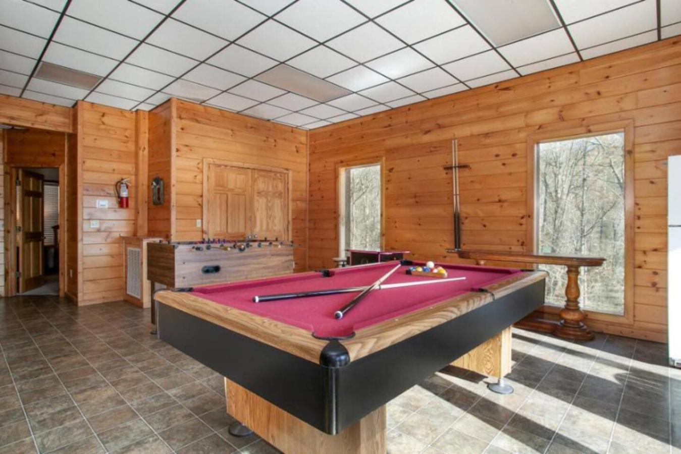 Holiday home Hillbilly Hilton Hot Tub, Game Room, Mtn View Gatlinburg